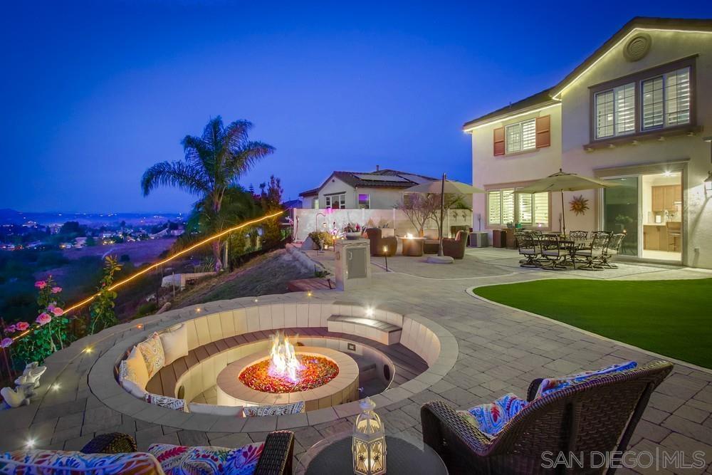 Detail Gallery Image 3 of 48 For 452  Taylor Dr, Oceanside,  CA 92056 - 5 Beds | 3 Baths