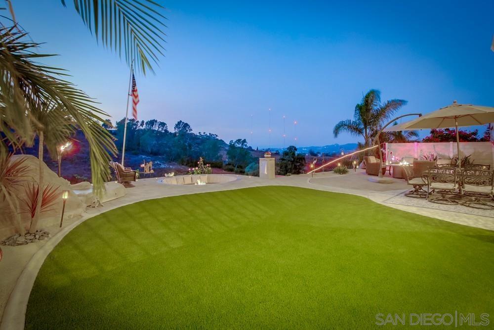 Detail Gallery Image 4 of 48 For 452  Taylor Dr, Oceanside,  CA 92056 - 5 Beds | 3 Baths