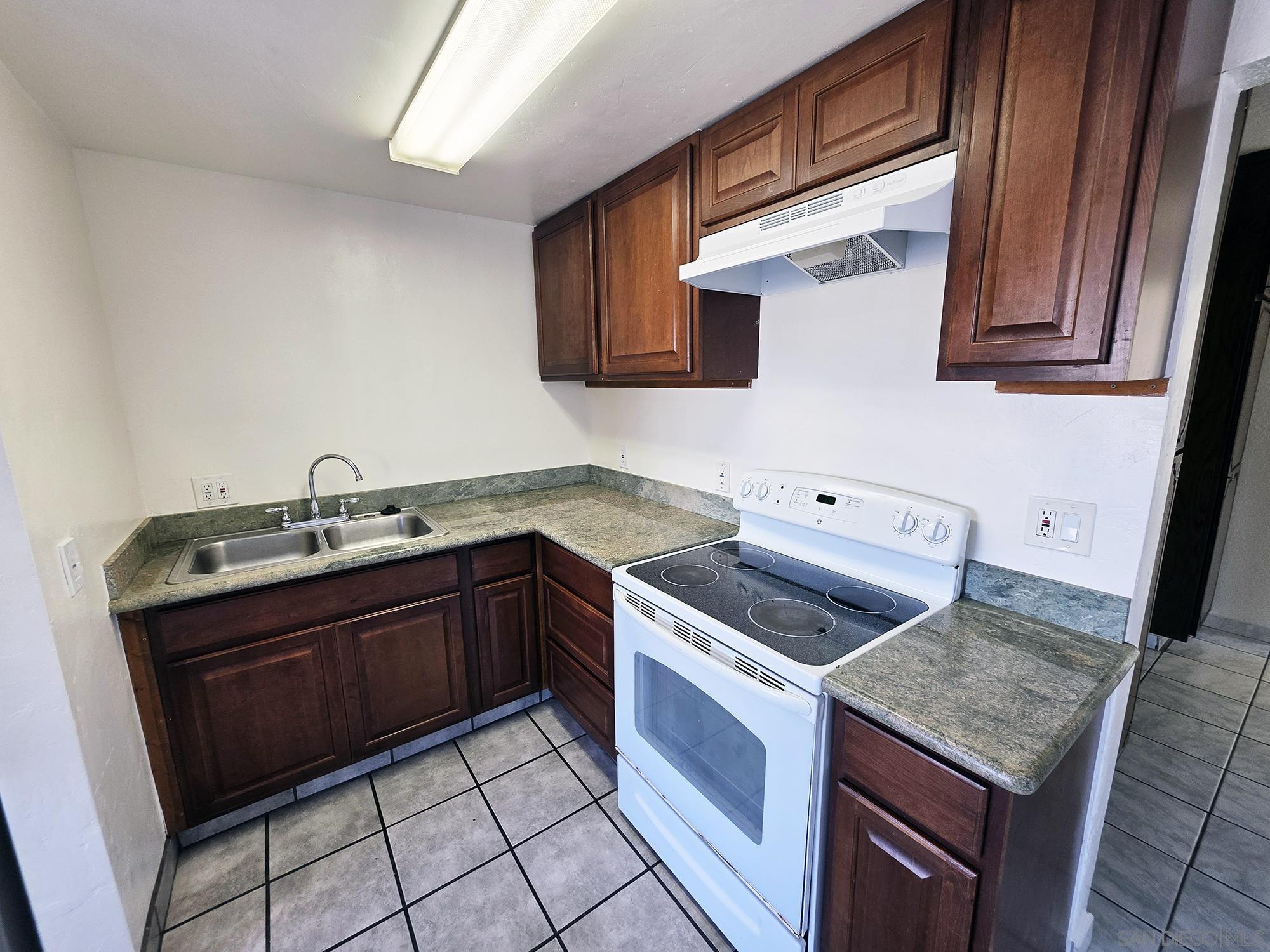 Detail Gallery Image 4 of 18 For 4056  Van Dyke Ave  4, San Diego,  CA 92105 - 2 Beds | 1/1 Baths