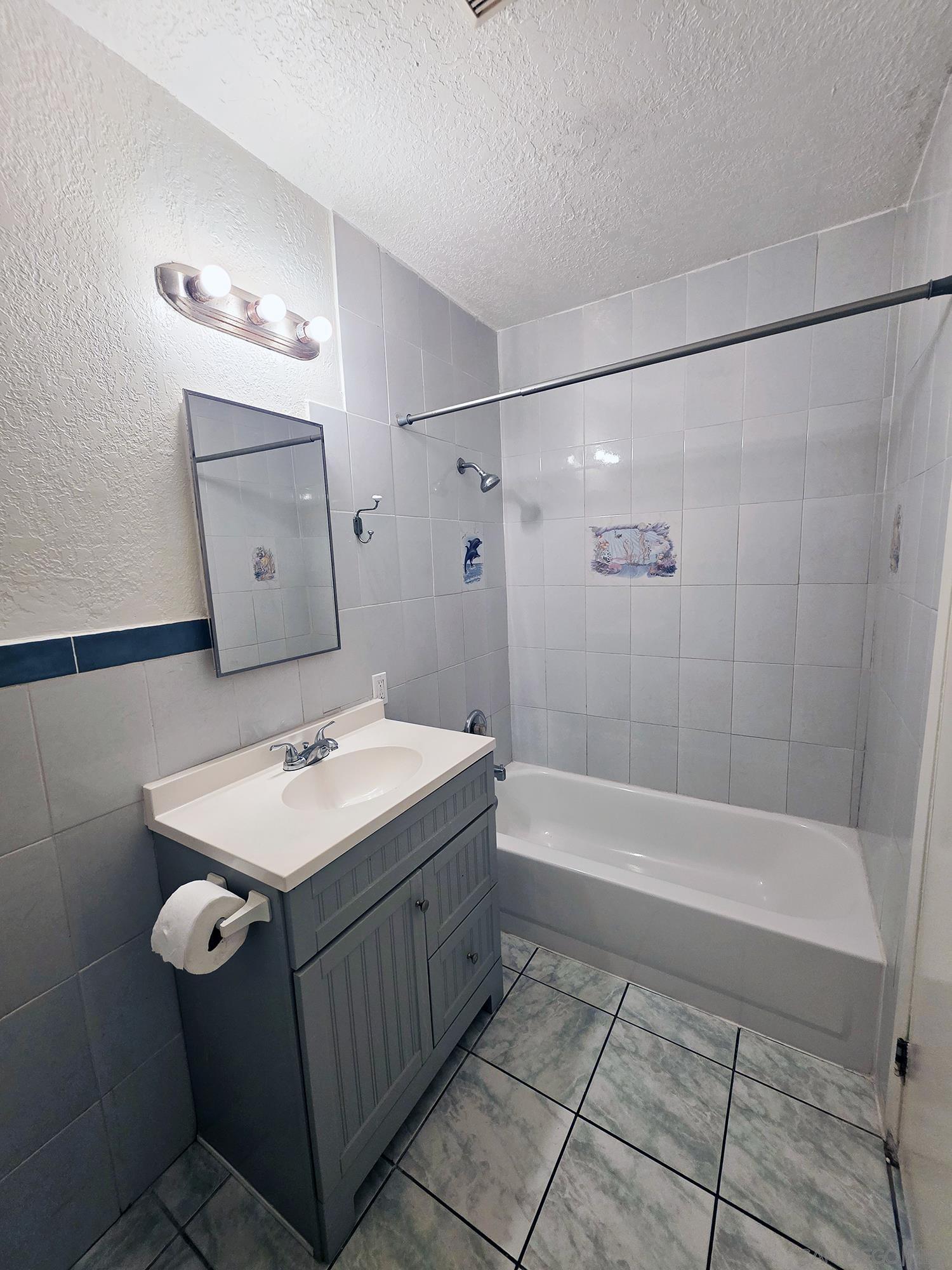 Detail Gallery Image 6 of 18 For 4056  Van Dyke Ave  4, San Diego,  CA 92105 - 2 Beds | 1/1 Baths