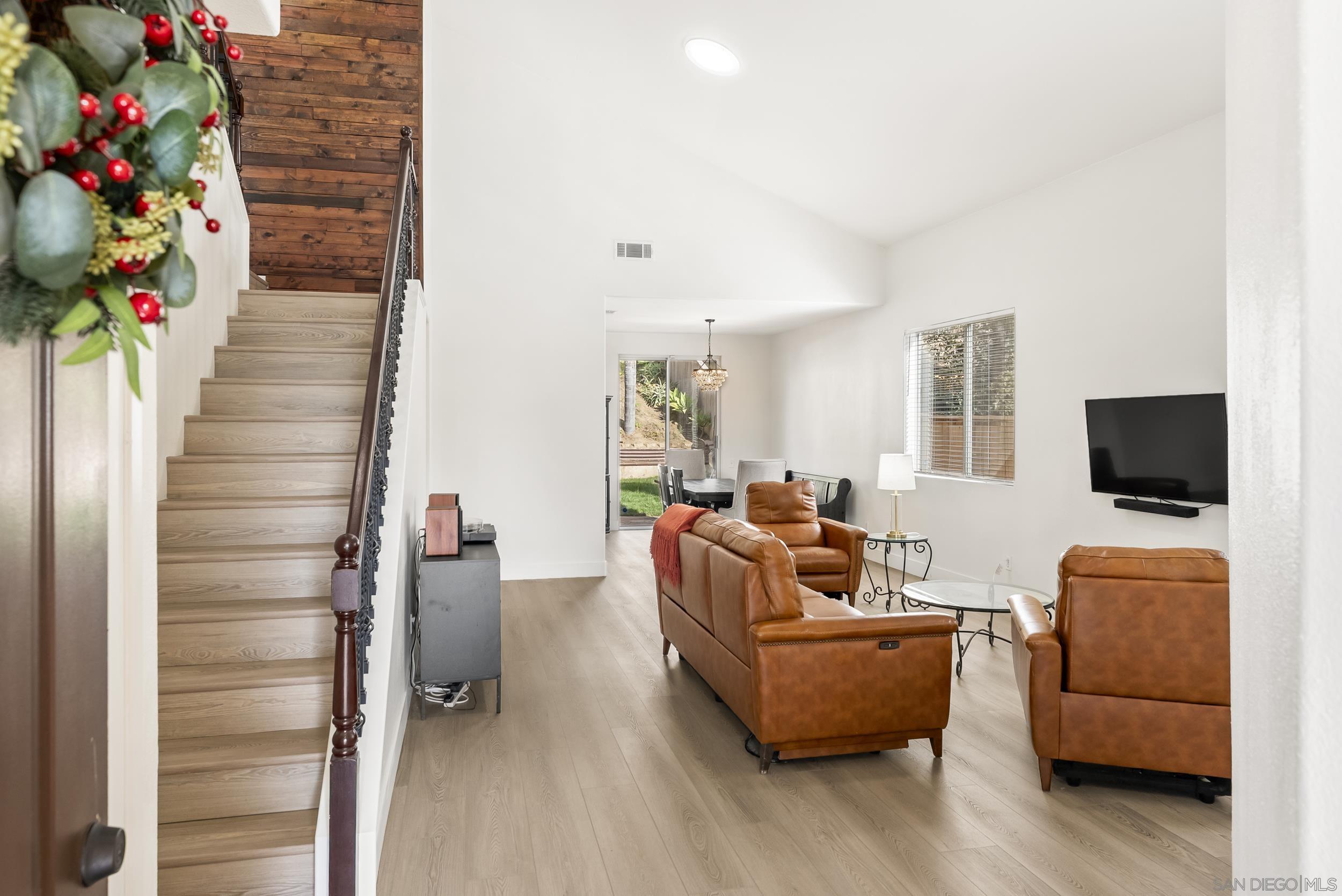 Detail Gallery Image 8 of 45 For 1405  Carneros Valley St, Chula Vista,  CA 91913 - 4 Beds | 2/1 Baths