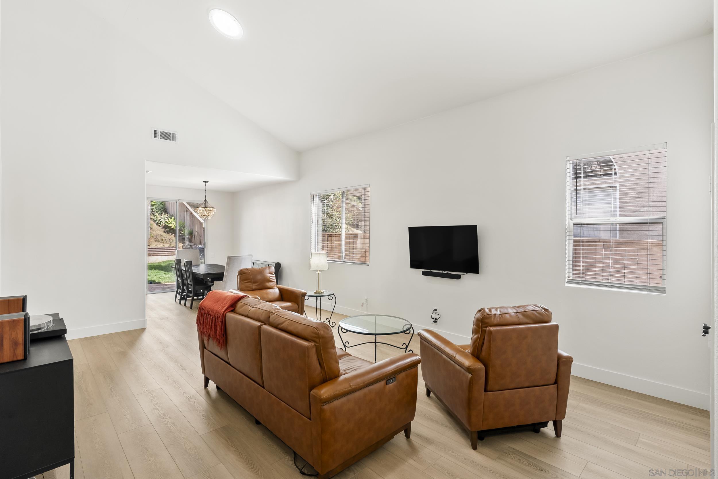 Detail Gallery Image 9 of 45 For 1405  Carneros Valley St, Chula Vista,  CA 91913 - 4 Beds | 2/1 Baths