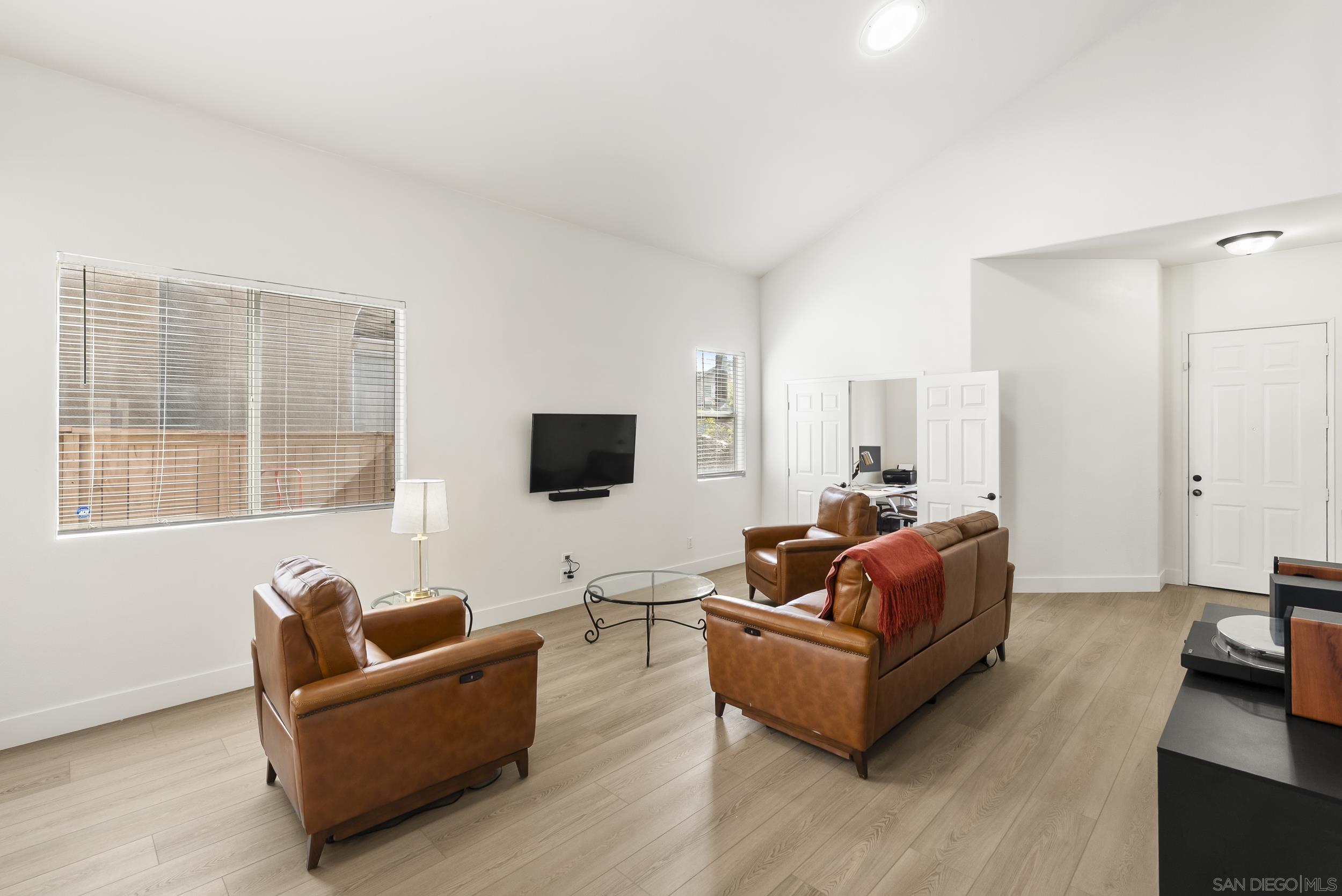 Detail Gallery Image 10 of 45 For 1405  Carneros Valley St, Chula Vista,  CA 91913 - 4 Beds | 2/1 Baths