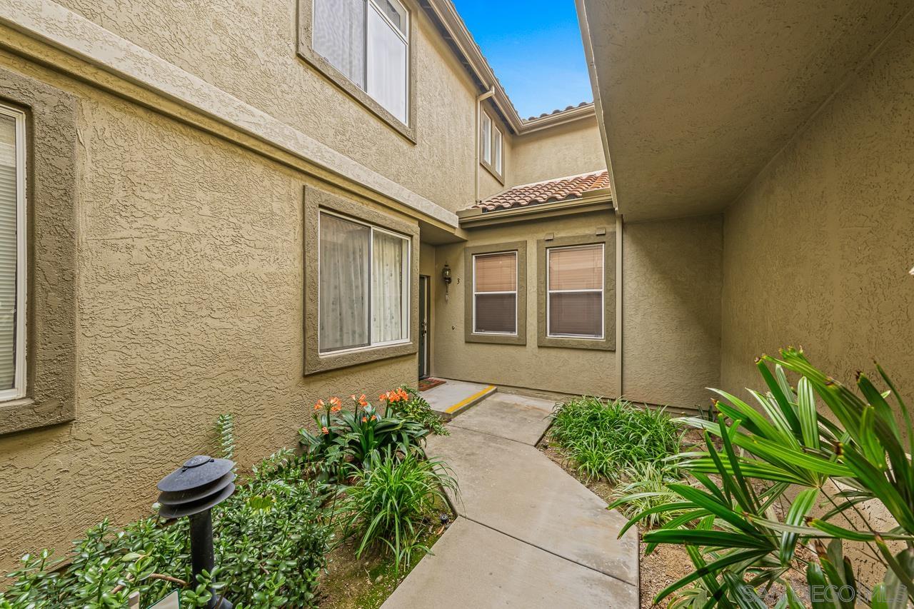 Detail Gallery Image 2 of 39 For 12520  Heatherton Ct.  #3,  San Diego,  CA 92128 - 3 Beds | 2/1 Baths