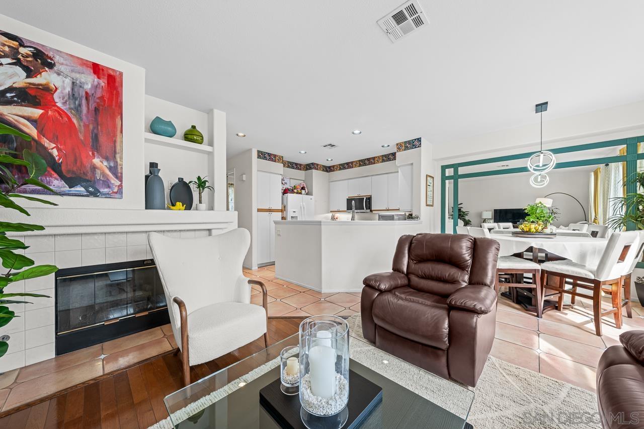 Detail Gallery Image 12 of 39 For 12520  Heatherton Ct.  #3,  San Diego,  CA 92128 - 3 Beds | 2/1 Baths