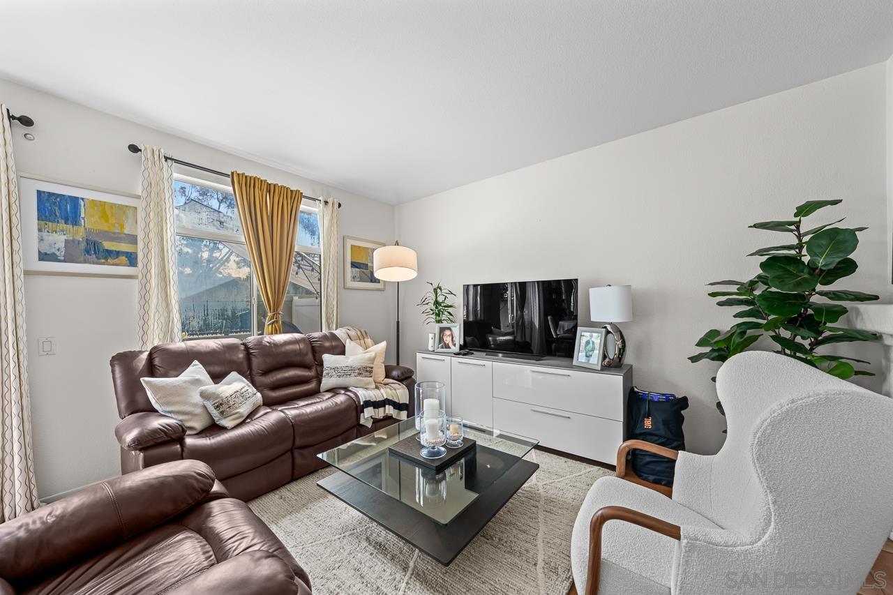 Detail Gallery Image 13 of 39 For 12520  Heatherton Ct.  #3,  San Diego,  CA 92128 - 3 Beds | 2/1 Baths