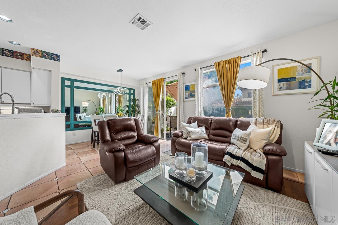 Detail Gallery Image 16 of 39 For 12520  Heatherton Ct.  #3,  San Diego,  CA 92128 - 3 Beds | 2/1 Baths