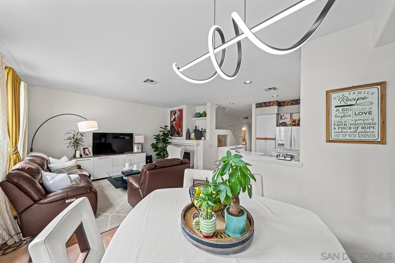 Detail Gallery Image 18 of 39 For 12520  Heatherton Ct.  #3,  San Diego,  CA 92128 - 3 Beds | 2/1 Baths