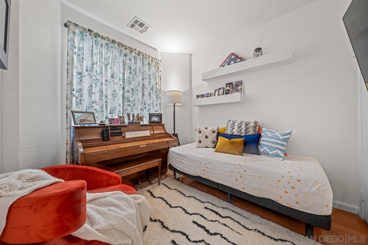 Detail Gallery Image 4 of 39 For 12520  Heatherton Ct.  #3,  San Diego,  CA 92128 - 3 Beds | 2/1 Baths