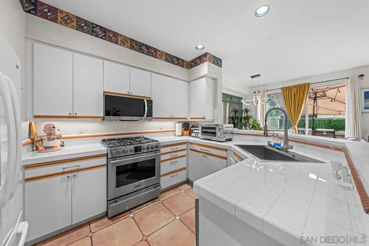 Detail Gallery Image 9 of 39 For 12520  Heatherton Ct.  #3,  San Diego,  CA 92128 - 3 Beds | 2/1 Baths