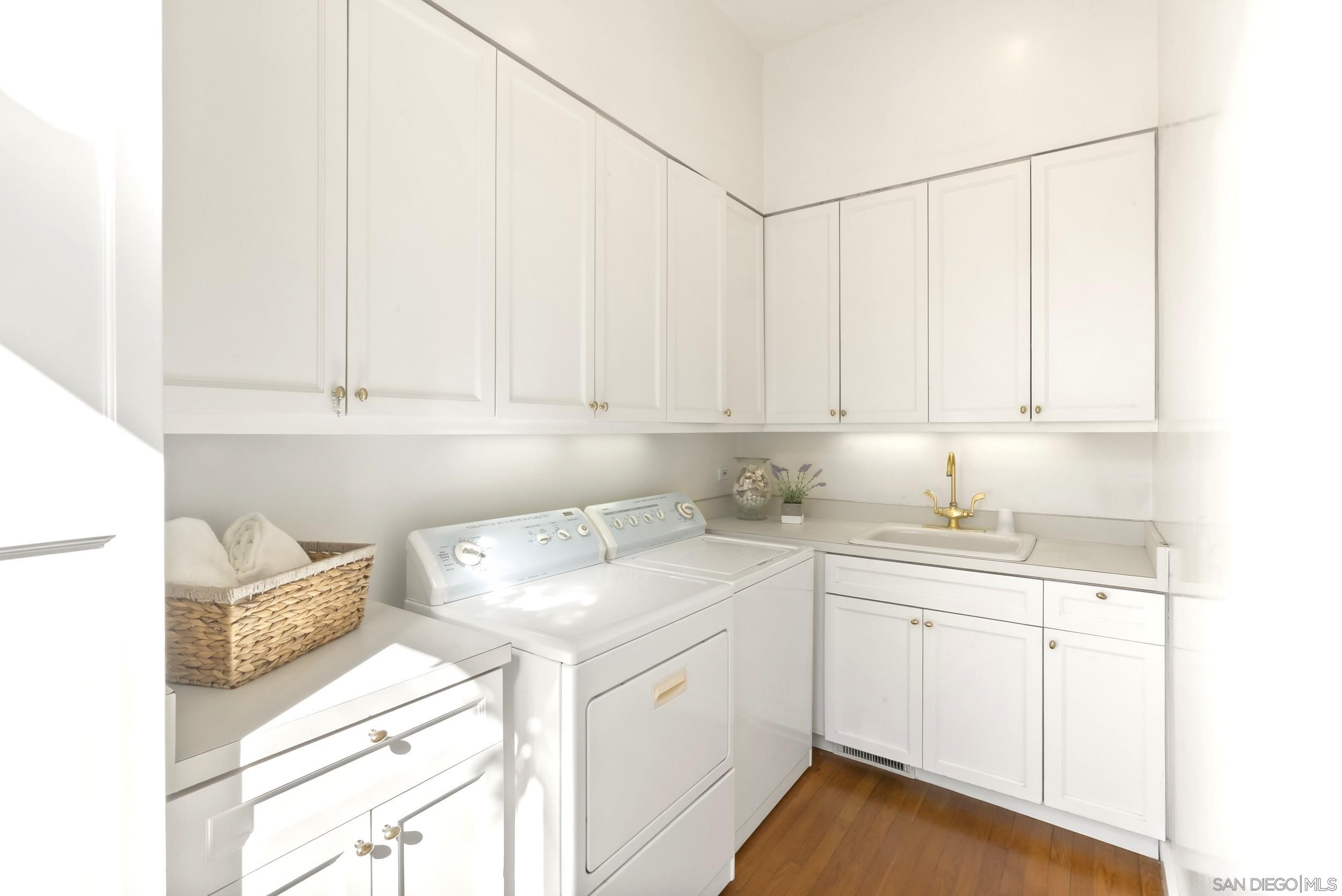 Detail Gallery Image 11 of 31 For 2302  Rue Adriane, La Jolla,  CA 92037 - 4 Beds | 4/1 Baths