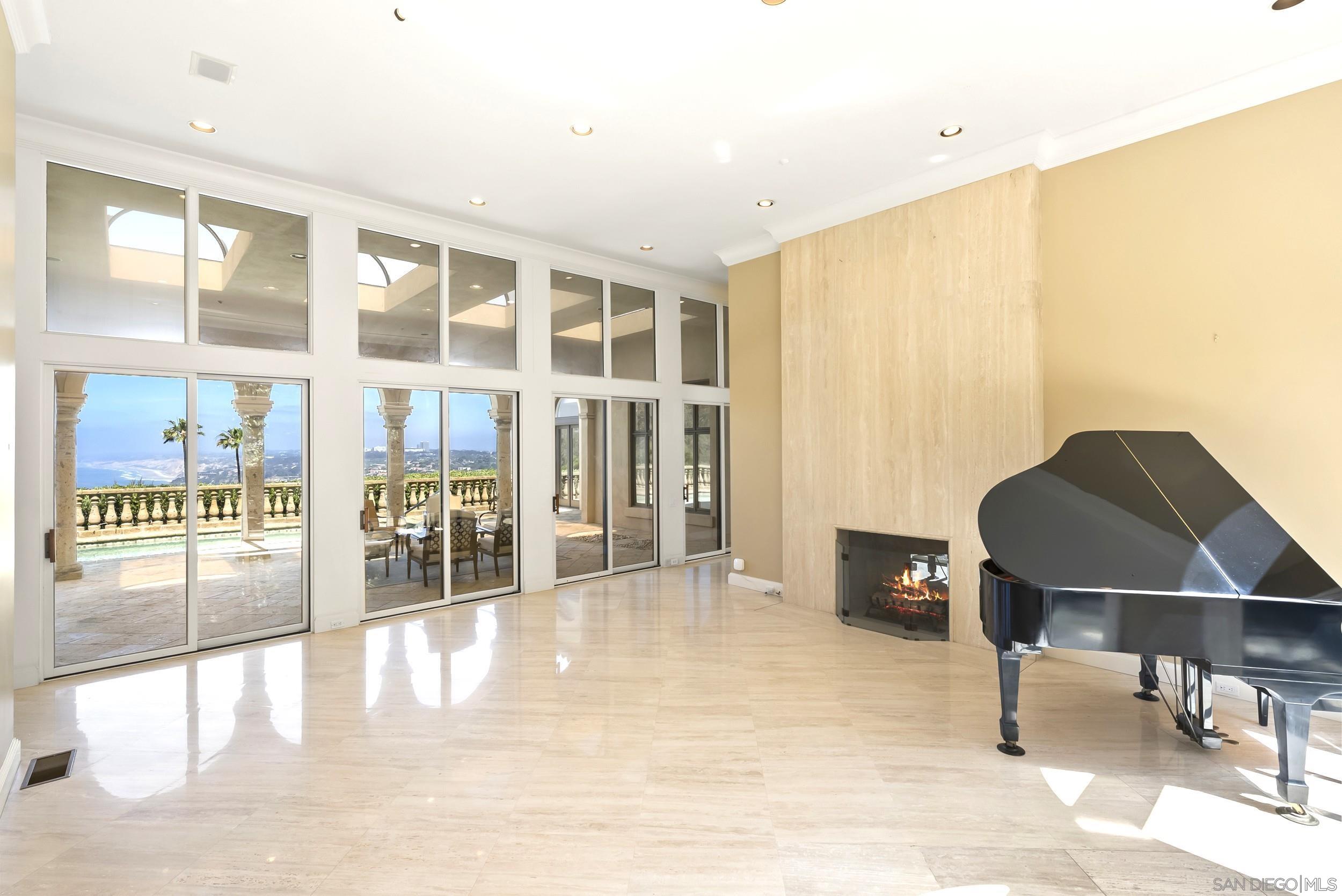 Detail Gallery Image 12 of 31 For 2302  Rue Adriane, La Jolla,  CA 92037 - 4 Beds | 4/1 Baths