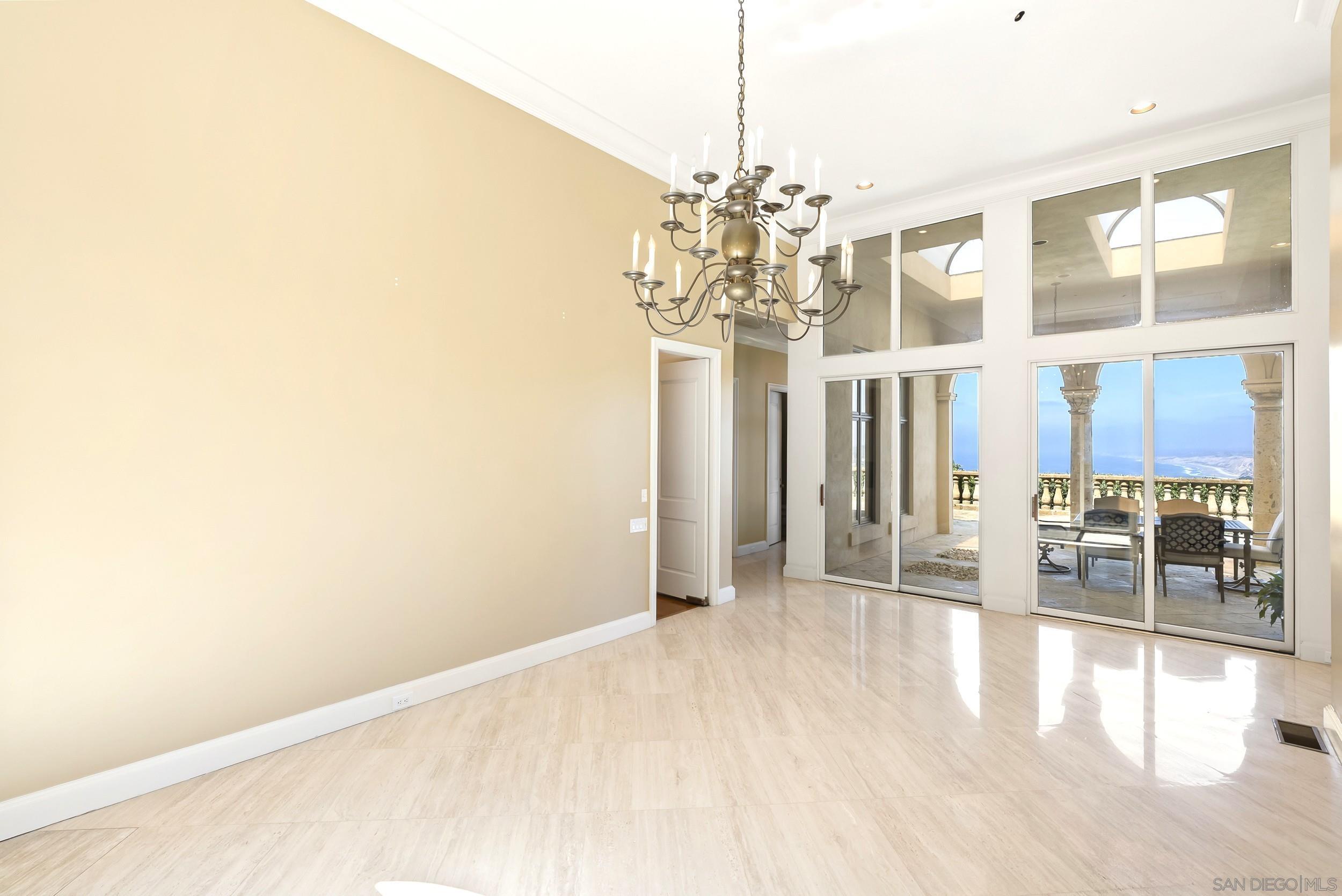 Detail Gallery Image 13 of 31 For 2302  Rue Adriane, La Jolla,  CA 92037 - 4 Beds | 4/1 Baths