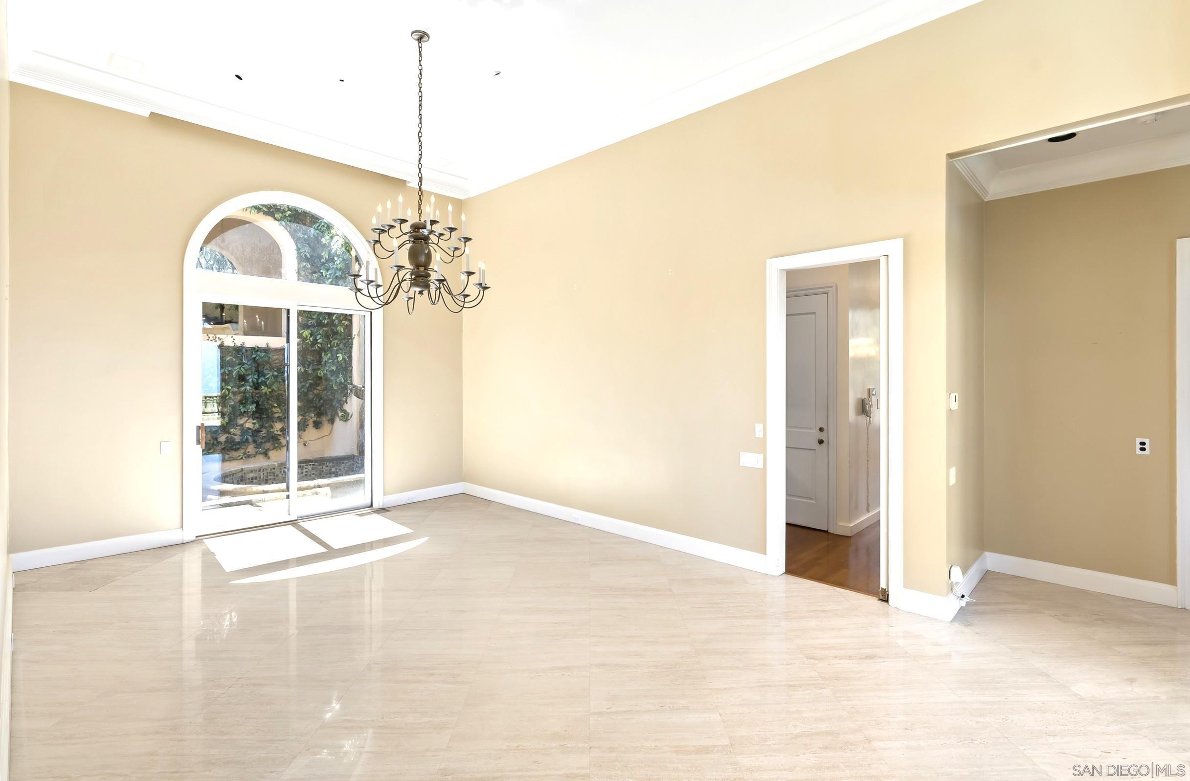 Detail Gallery Image 14 of 31 For 2302  Rue Adriane, La Jolla,  CA 92037 - 4 Beds | 4/1 Baths