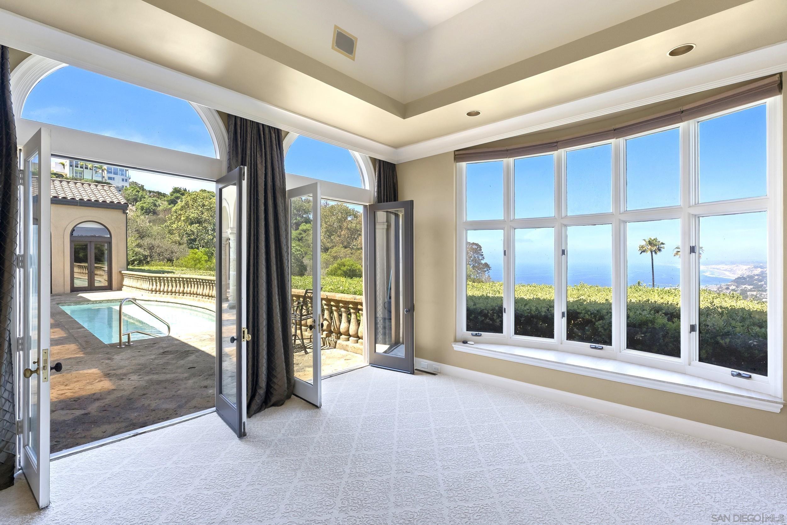 Detail Gallery Image 15 of 31 For 2302  Rue Adriane, La Jolla,  CA 92037 - 4 Beds | 4/1 Baths