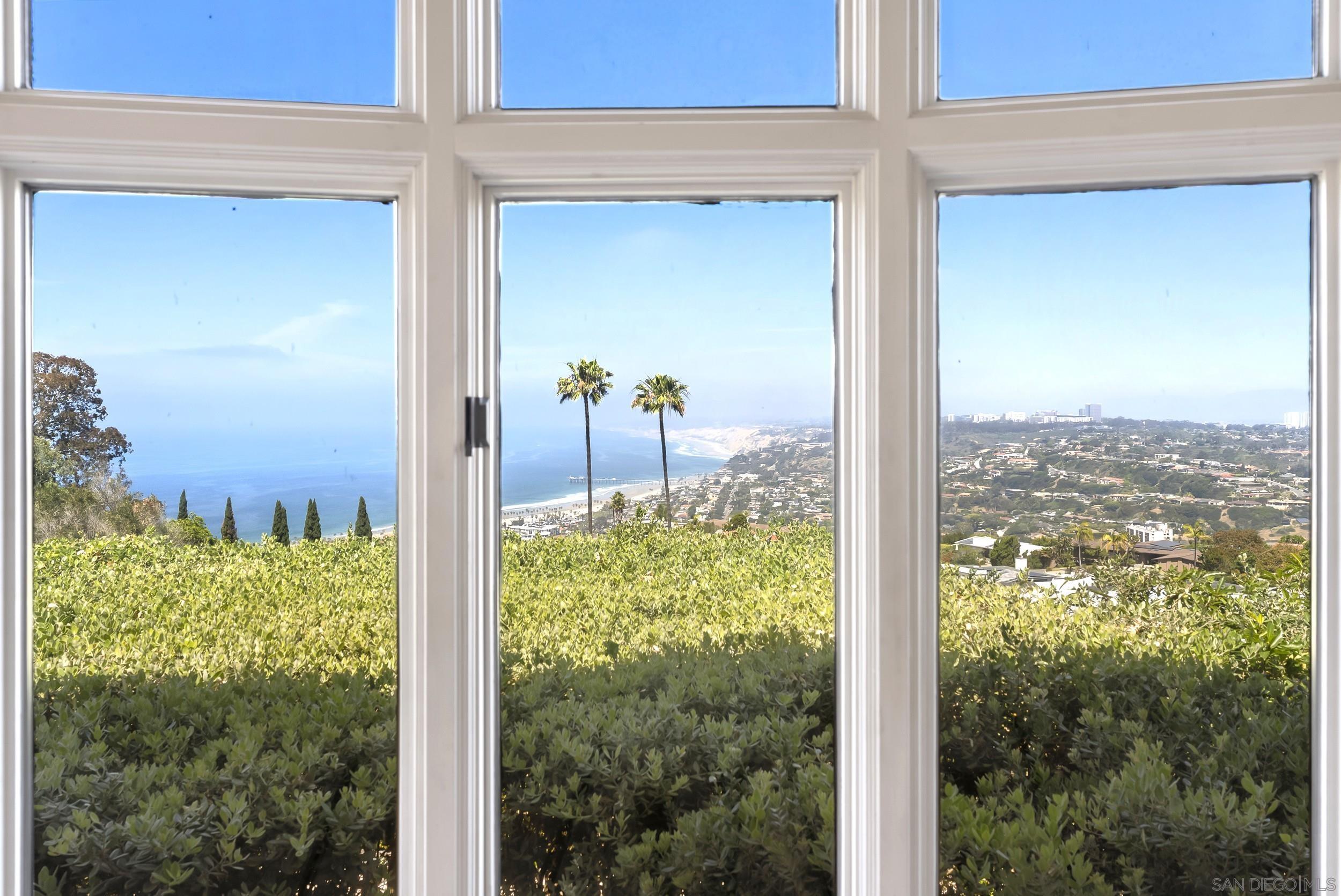 Detail Gallery Image 16 of 31 For 2302  Rue Adriane, La Jolla,  CA 92037 - 4 Beds | 4/1 Baths