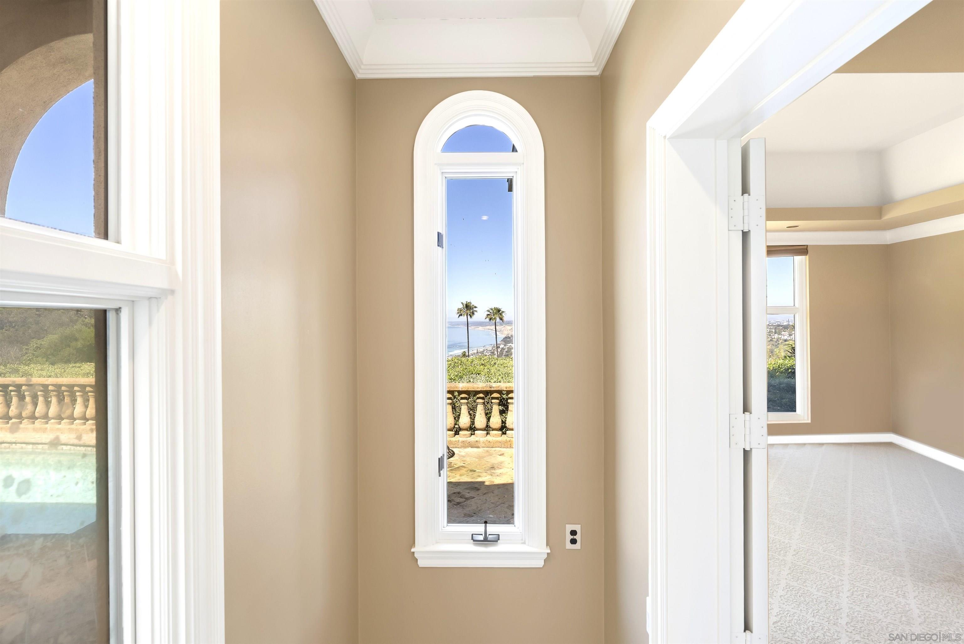 Detail Gallery Image 18 of 31 For 2302  Rue Adriane, La Jolla,  CA 92037 - 4 Beds | 4/1 Baths