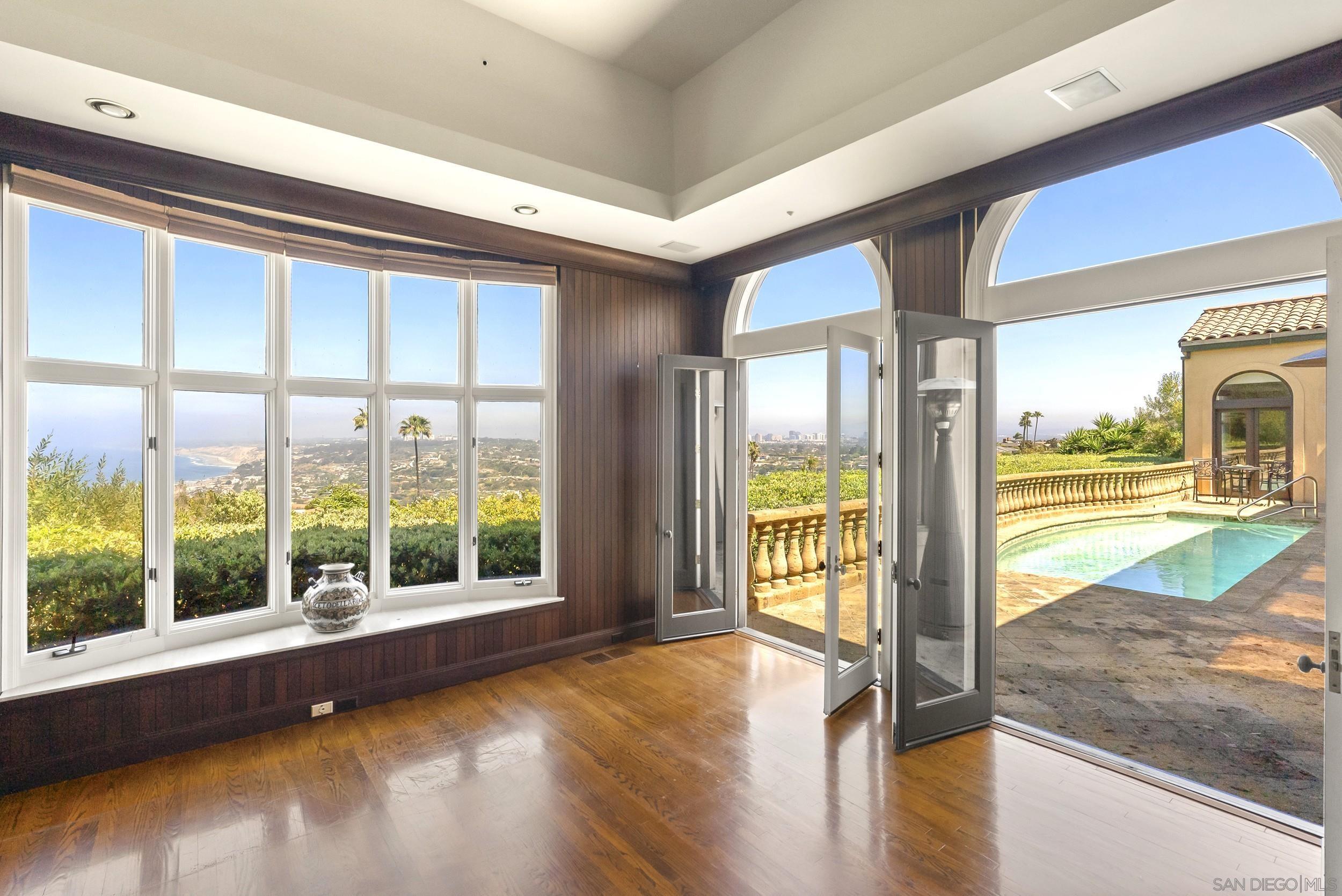 Detail Gallery Image 19 of 31 For 2302  Rue Adriane, La Jolla,  CA 92037 - 4 Beds | 4/1 Baths