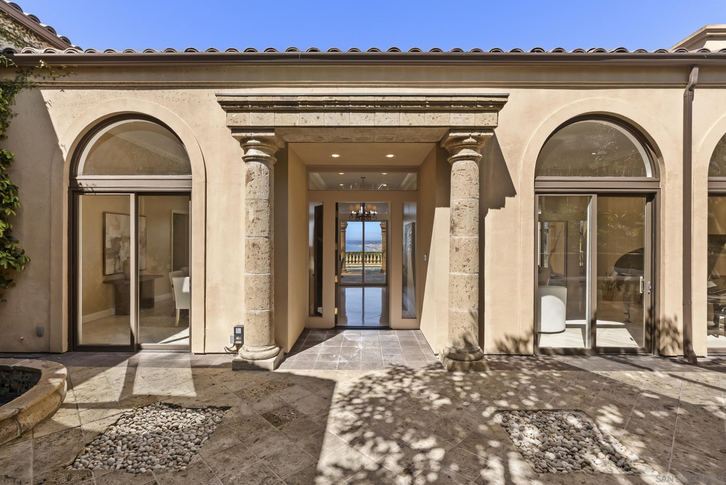 Detail Gallery Image 3 of 31 For 2302  Rue Adriane, La Jolla,  CA 92037 - 4 Beds | 4/1 Baths