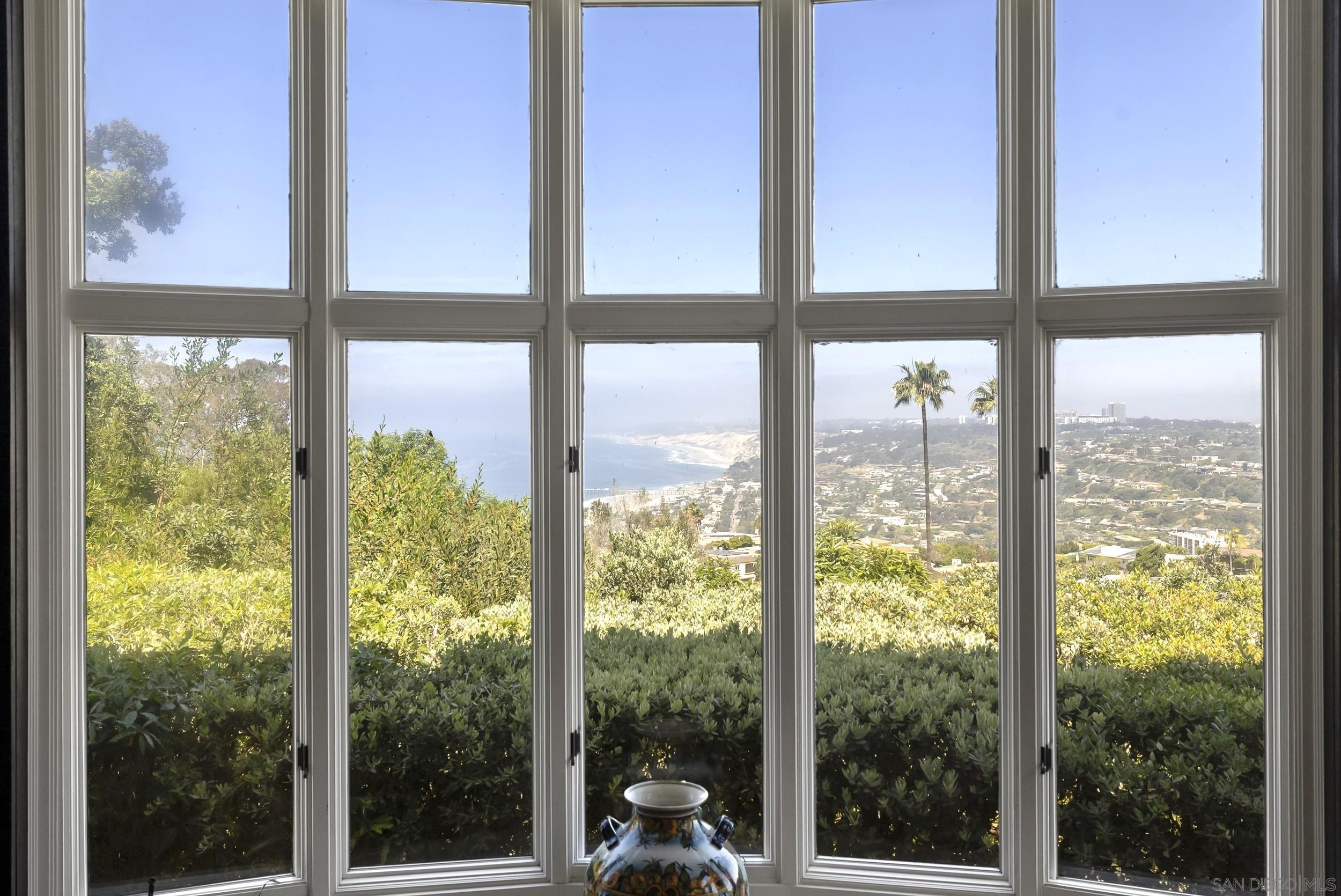 Detail Gallery Image 21 of 31 For 2302  Rue Adriane, La Jolla,  CA 92037 - 4 Beds | 4/1 Baths