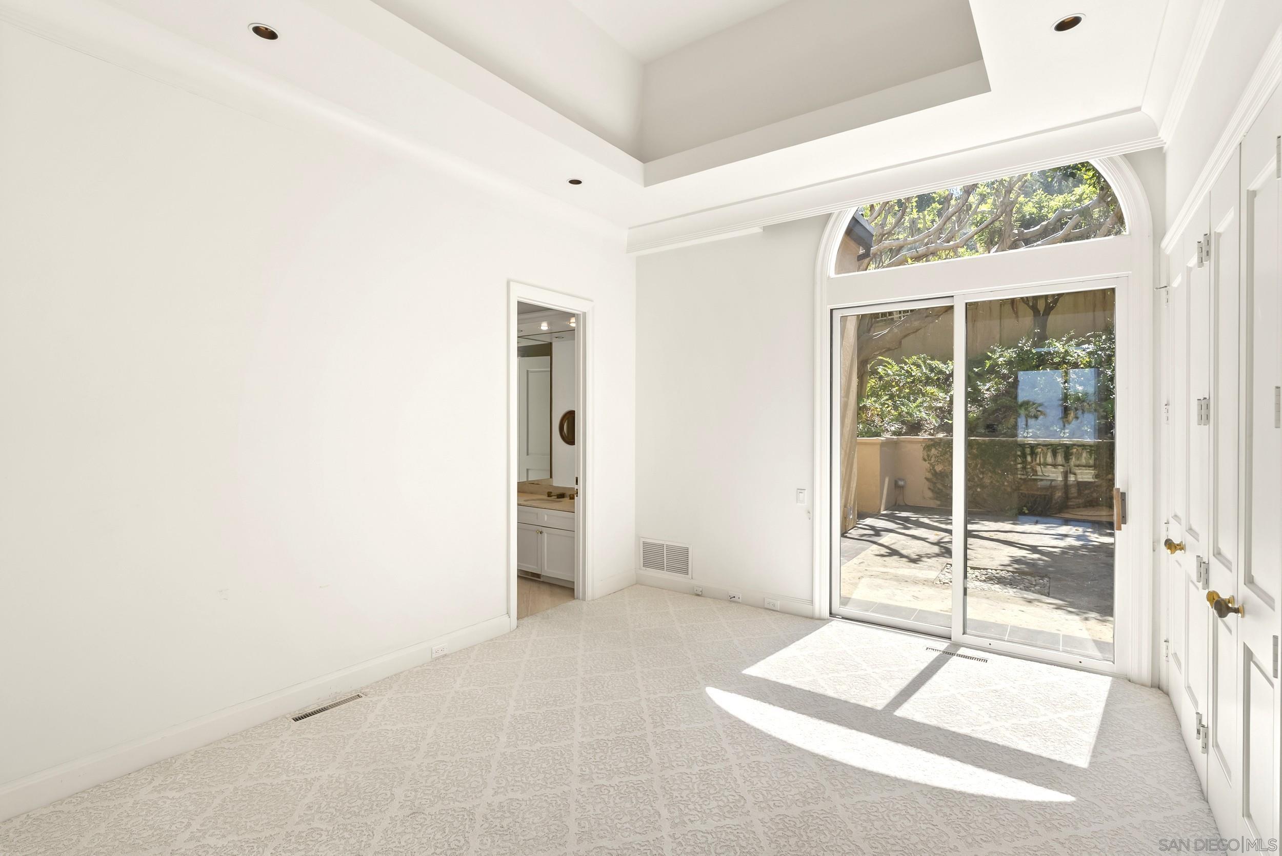 Detail Gallery Image 24 of 31 For 2302  Rue Adriane, La Jolla,  CA 92037 - 4 Beds | 4/1 Baths