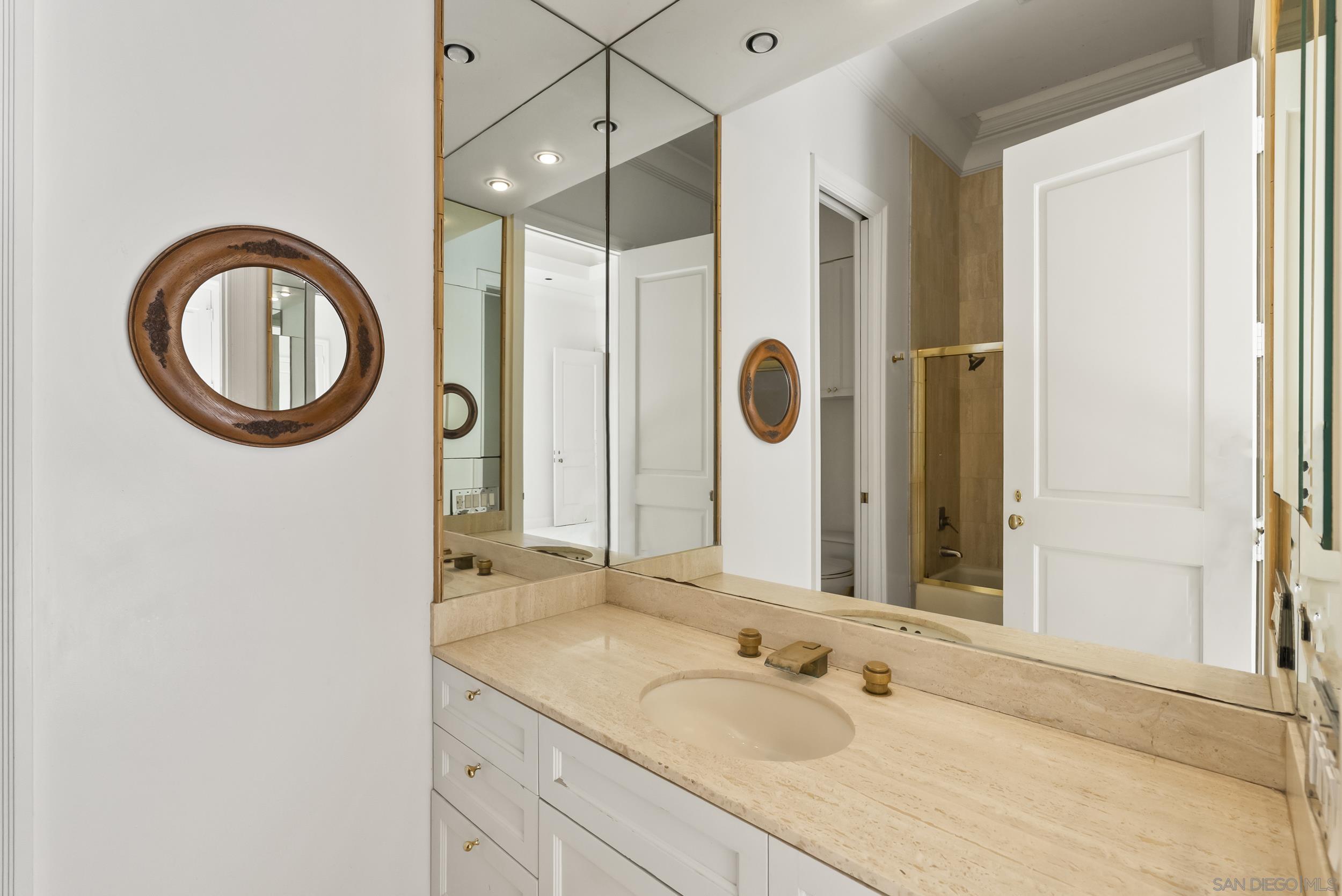 Detail Gallery Image 25 of 31 For 2302  Rue Adriane, La Jolla,  CA 92037 - 4 Beds | 4/1 Baths