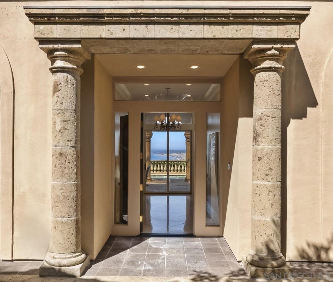 Detail Gallery Image 4 of 31 For 2302  Rue Adriane, La Jolla,  CA 92037 - 4 Beds | 4/1 Baths