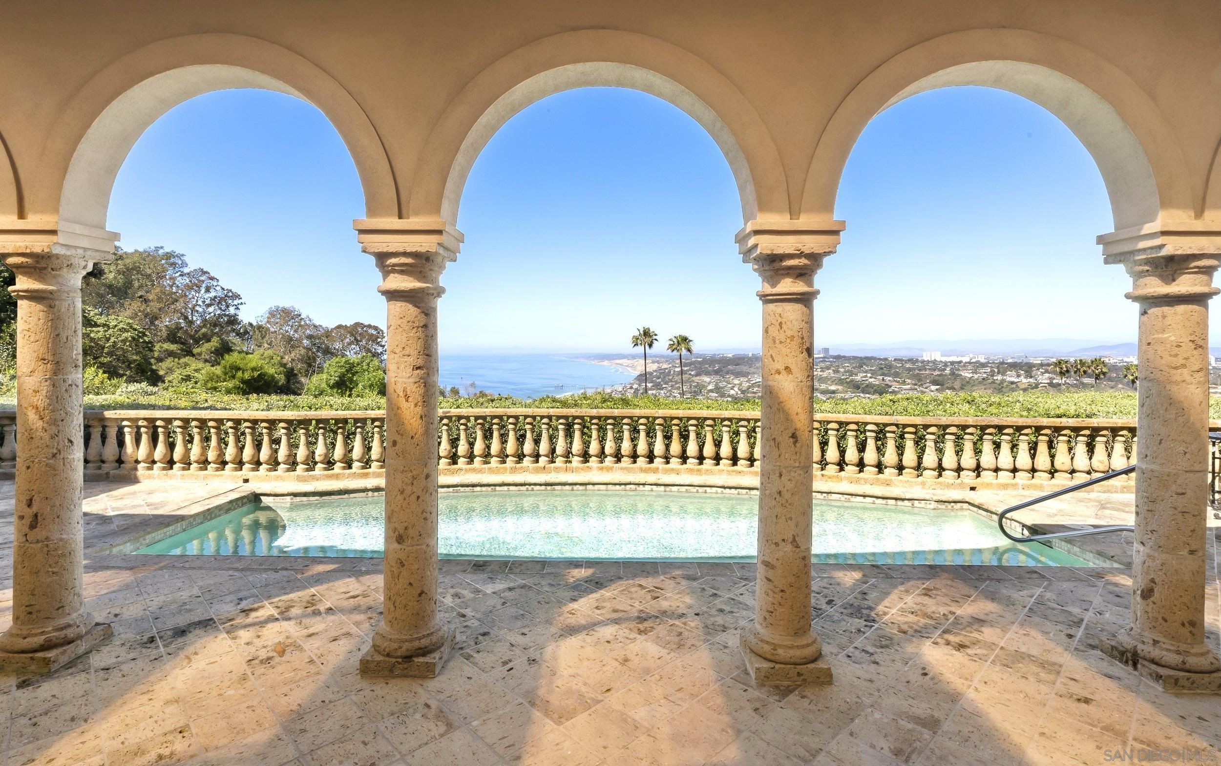 Detail Gallery Image 5 of 31 For 2302  Rue Adriane, La Jolla,  CA 92037 - 4 Beds | 4/1 Baths