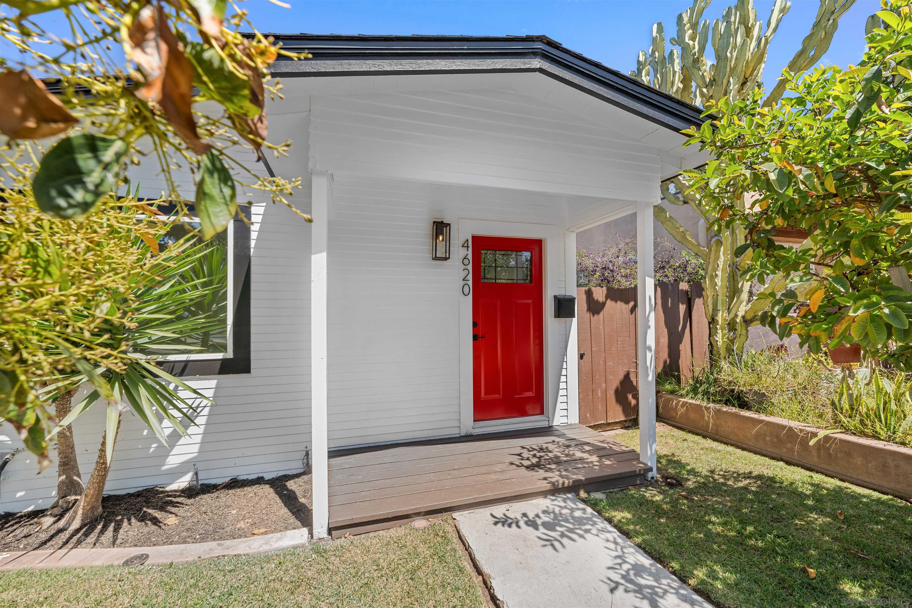 Detail Gallery Image 7 of 41 For 4620  Greene St, San Diego,  CA 92107 - 2 Beds | 1 Baths