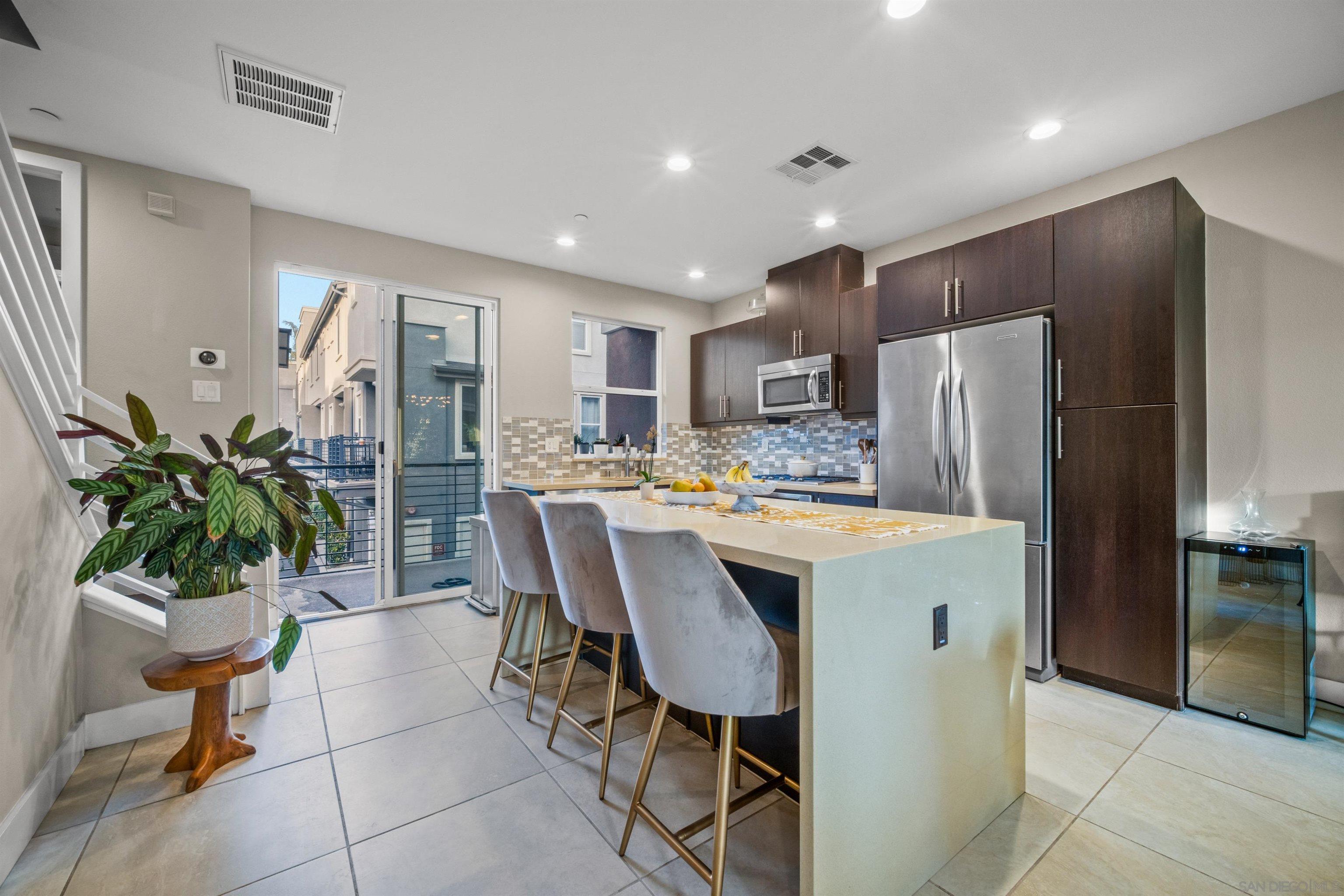 Detail Gallery Image 9 of 26 For 7890  Civita Blvd, San Diego,  CA 92108 - 3 Beds | 3/1 Baths