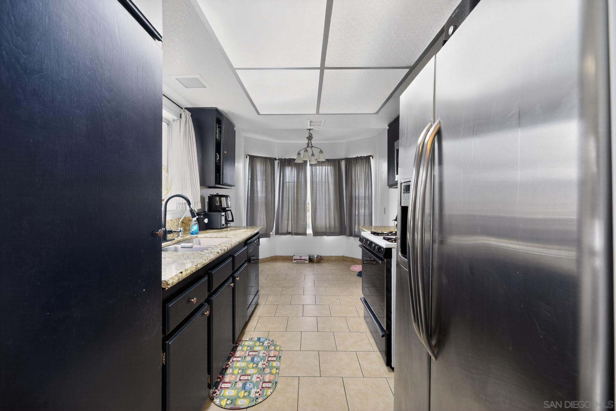 Detail Gallery Image 4 of 18 For 1072  Violet Street, Hemet,  CA 92545 - 2 Beds | 2 Baths