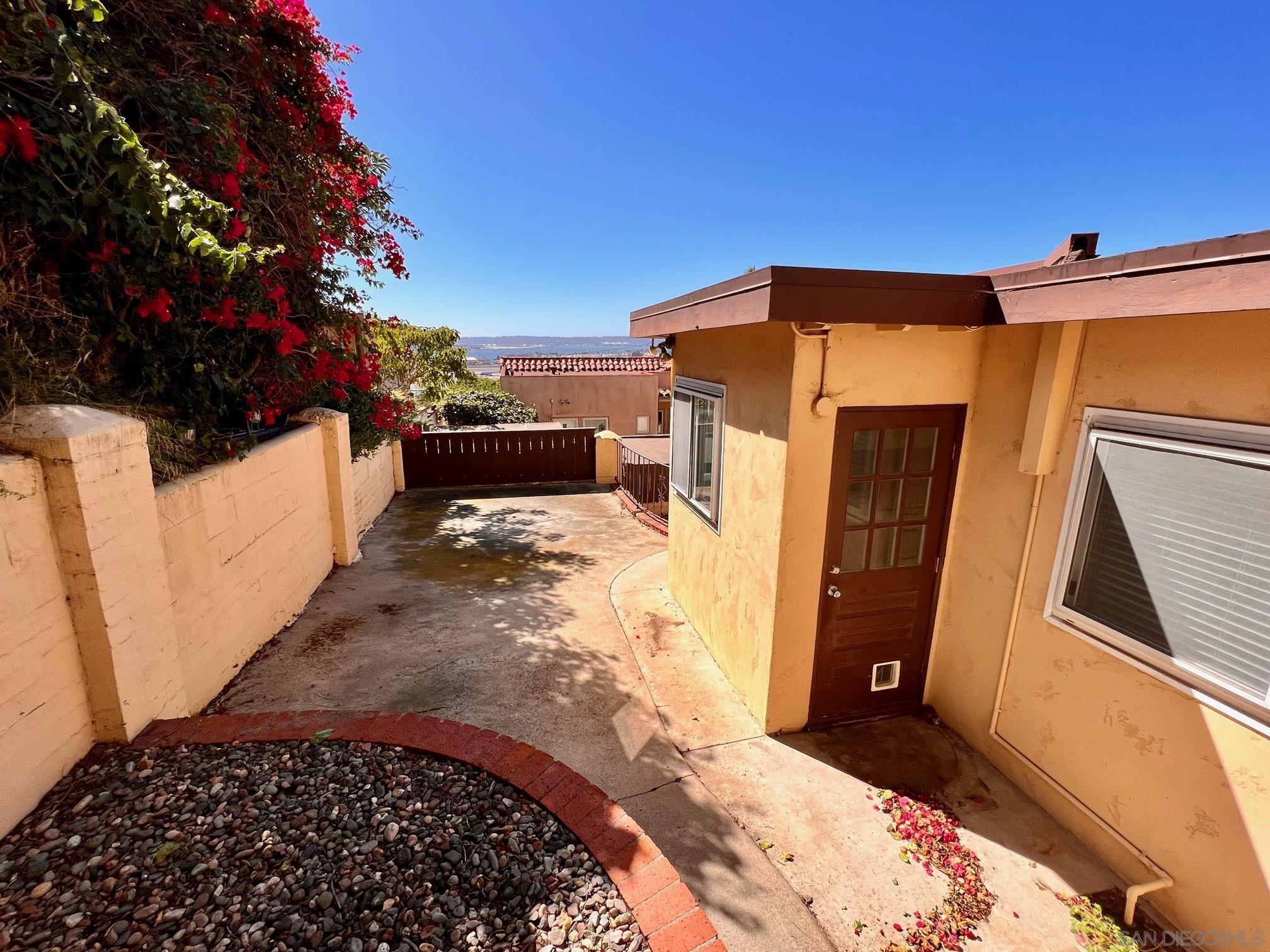 Detail Gallery Image 15 of 17 For 1021 W Palm, San Diego,  CA 92103 - 2 Beds | 1/1 Baths