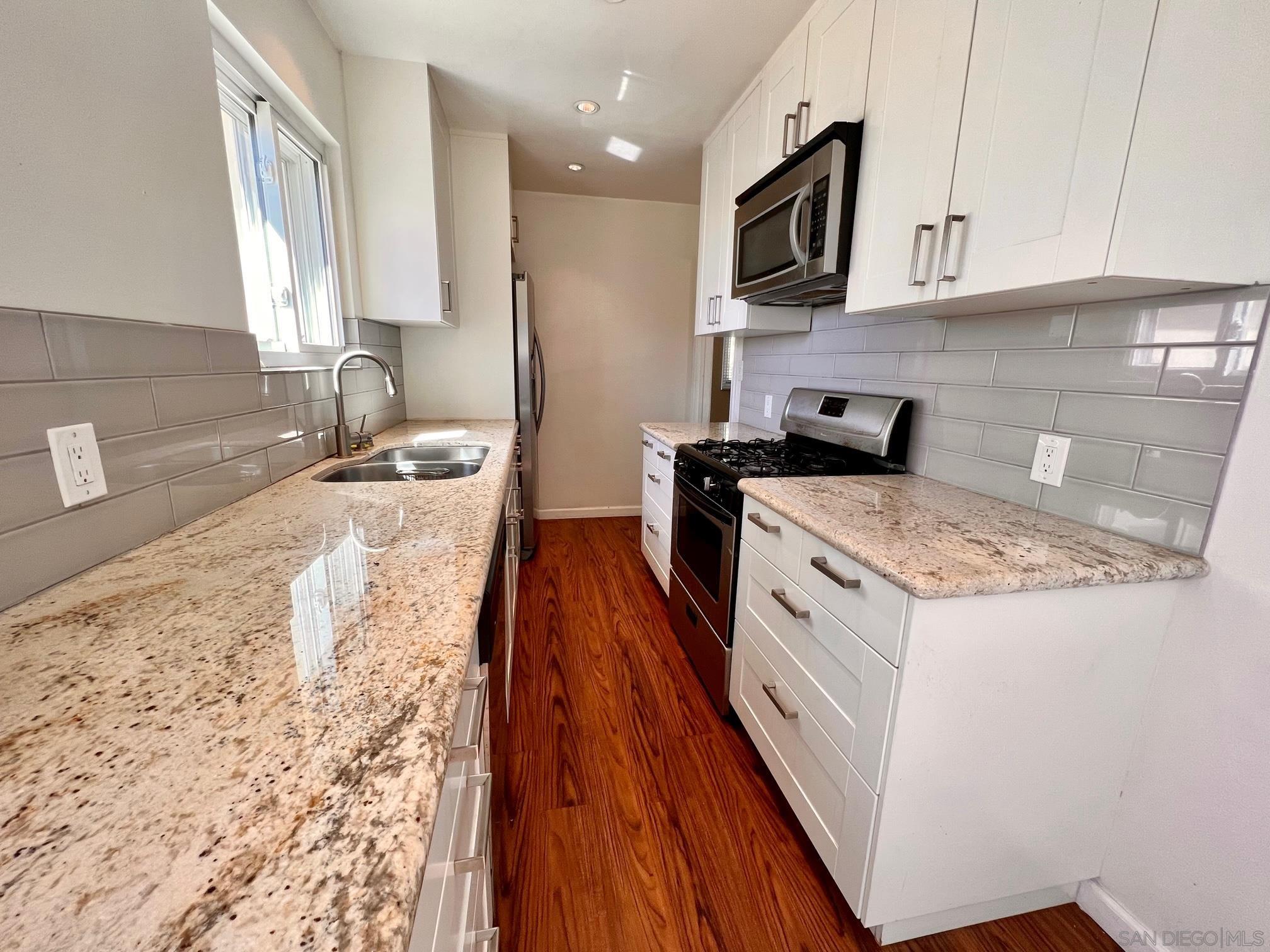 Detail Gallery Image 6 of 17 For 1021 W Palm, San Diego,  CA 92103 - 2 Beds | 1/1 Baths