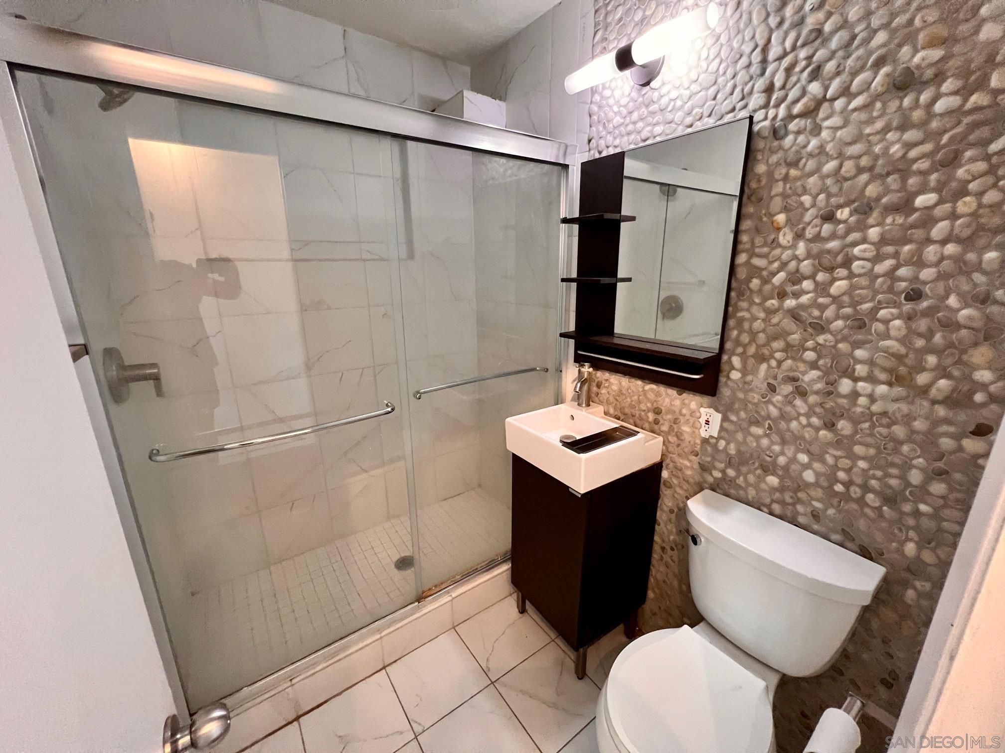 Detail Gallery Image 10 of 17 For 1021 W Palm, San Diego,  CA 92103 - 2 Beds | 1/1 Baths