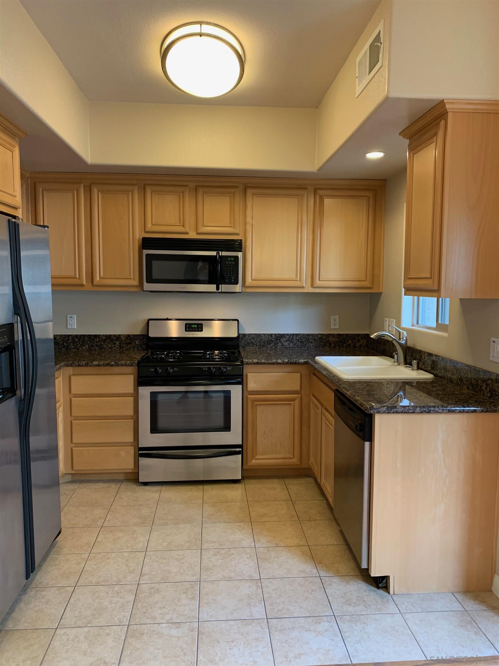 Detail Gallery Image 5 of 20 For 3926 1/2  Iowa St, San Diego,  CA 92104 - 2 Beds | 2/1 Baths