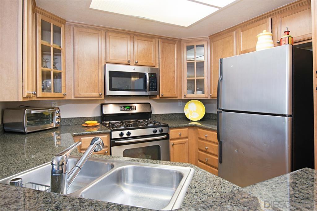 Detail Gallery Image 7 of 15 For 12695  Camino Mira Del Mar  #118,  San Diego,  CA 92130 - 2 Beds | 2 Baths