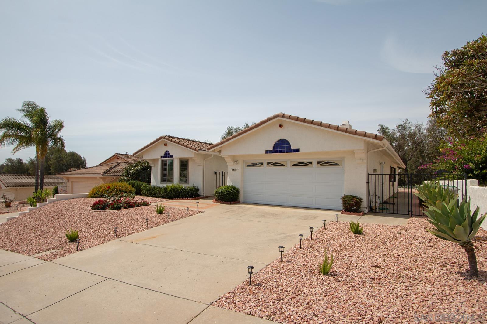 Detail Gallery Image 2 of 40 For 18169  Calle Estepona, San Diego,  CA 92128 - 3 Beds | 2 Baths