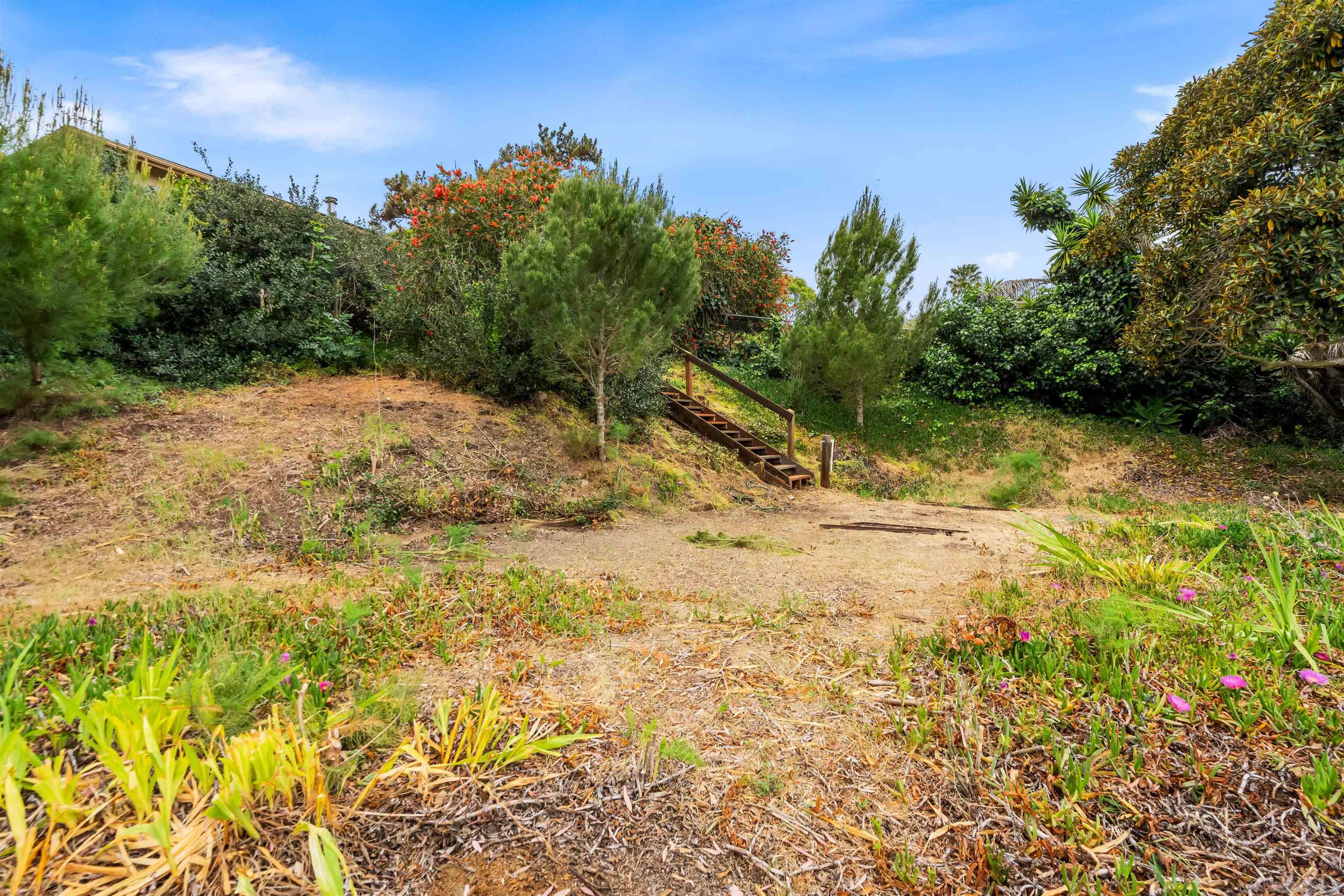 Detail Gallery Image 2 of 26 For 5877  Soledad Mountain Road, La Jolla,  CA 92037 - 3 Beds | 2 Baths