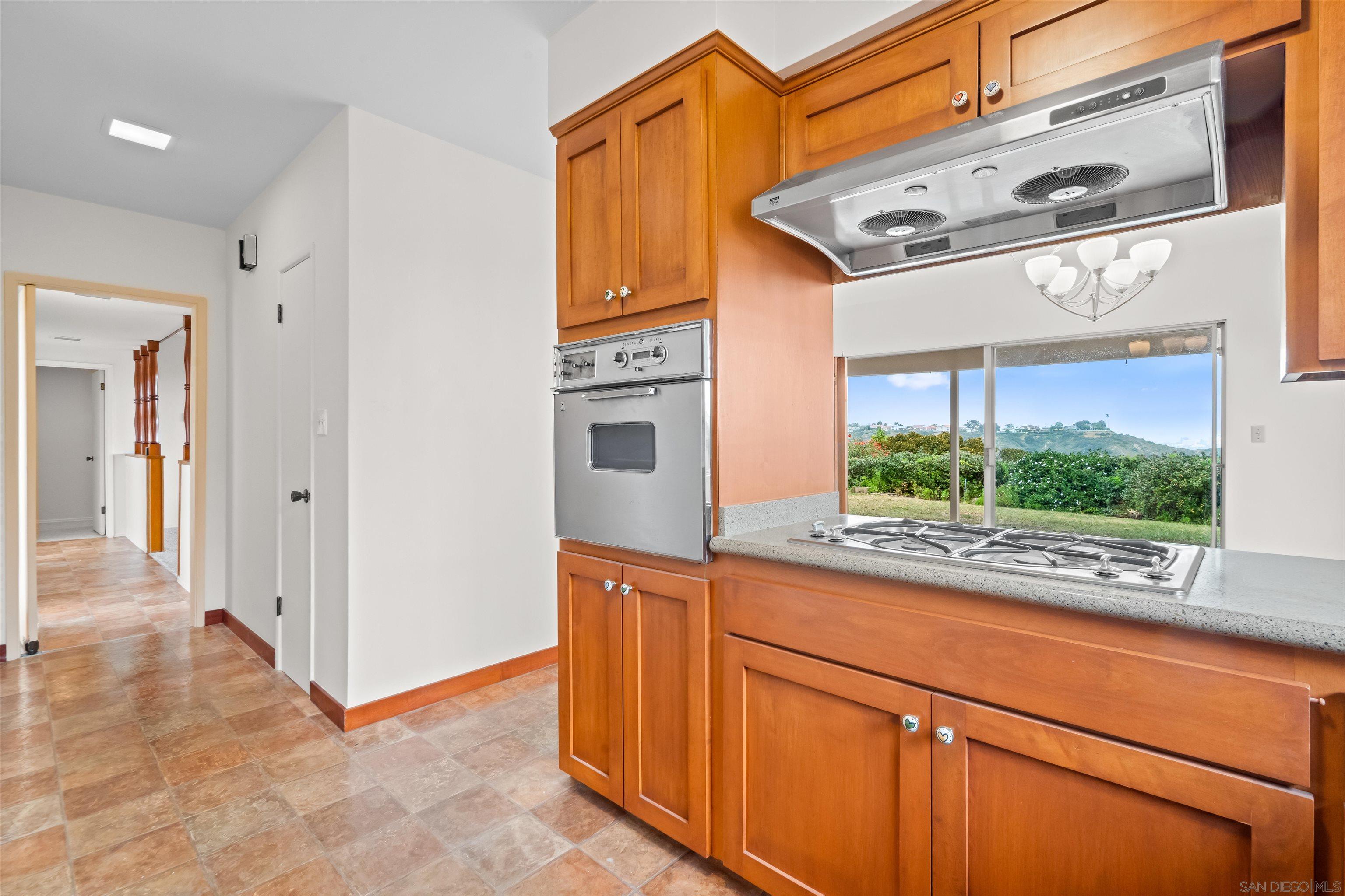 Detail Gallery Image 19 of 26 For 5877  Soledad Mountain Road, La Jolla,  CA 92037 - 3 Beds | 2 Baths