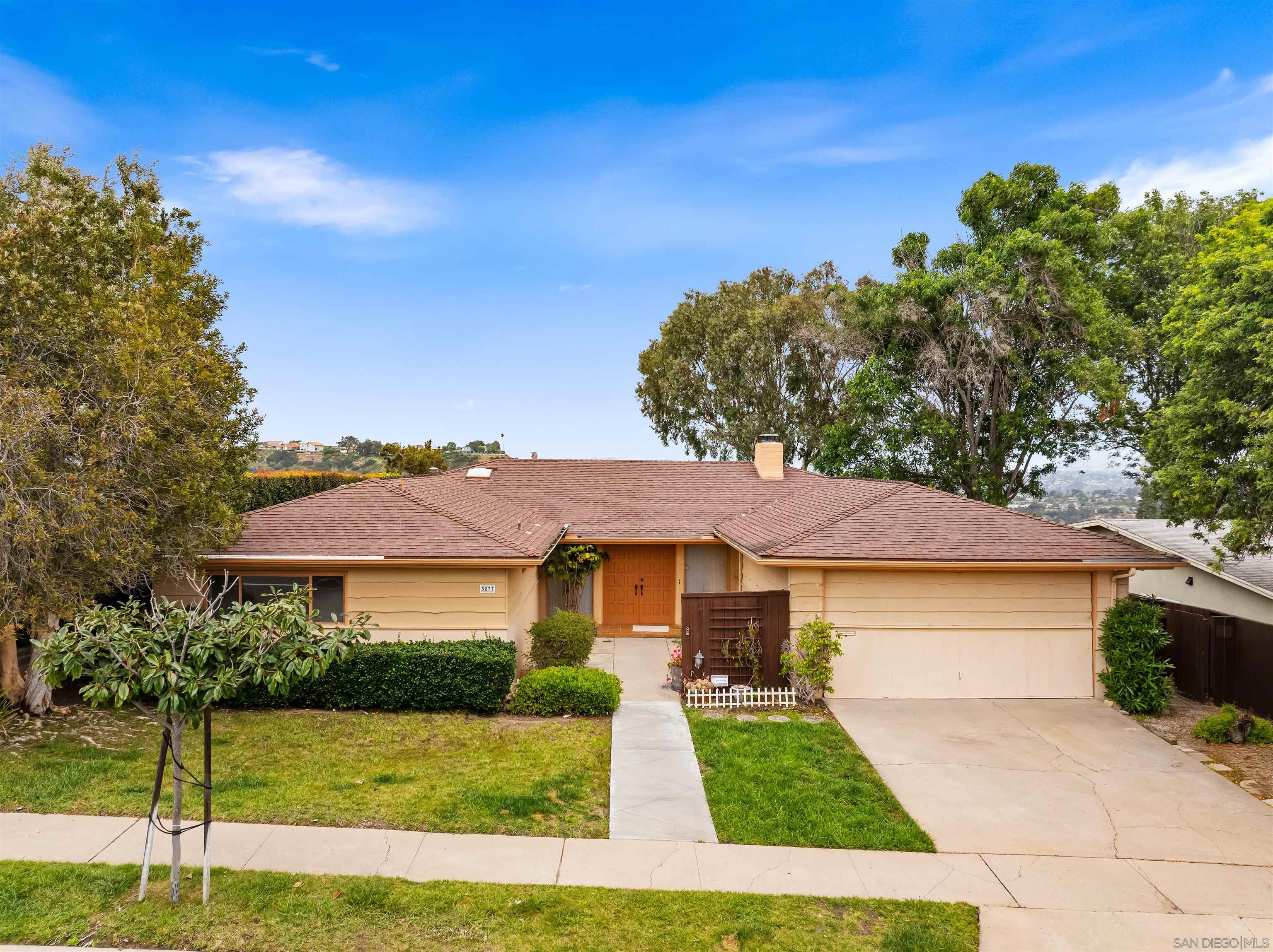 Detail Gallery Image 4 of 26 For 5877  Soledad Mountain Road, La Jolla,  CA 92037 - 3 Beds | 2 Baths