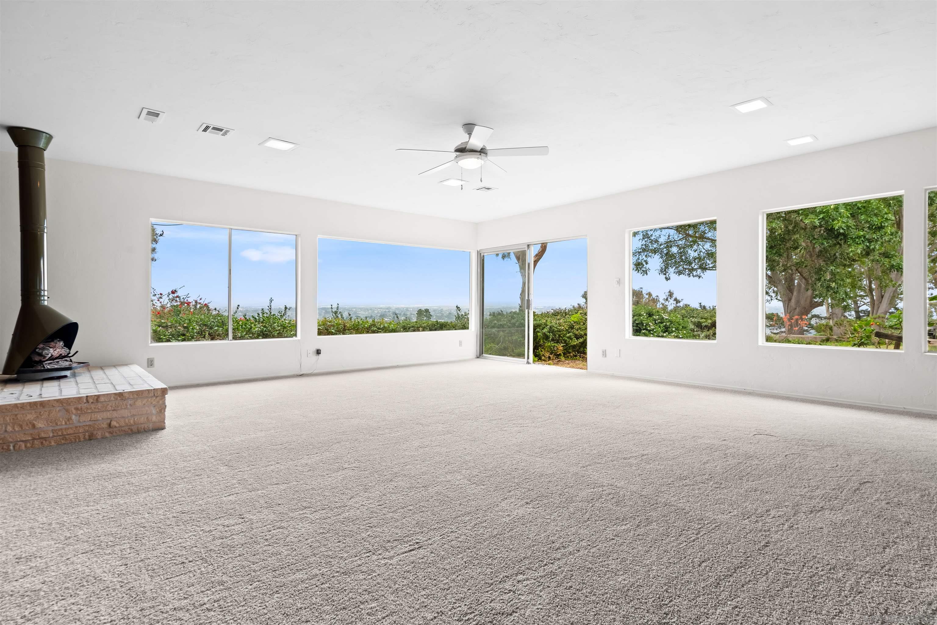 Detail Gallery Image 5 of 26 For 5877  Soledad Mountain Road, La Jolla,  CA 92037 - 3 Beds | 2 Baths