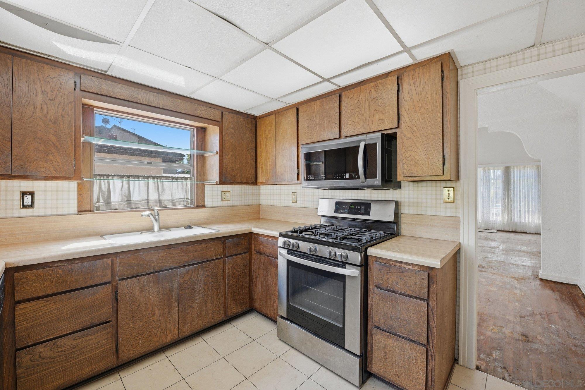 Detail Gallery Image 11 of 30 For 4715  Panorama Dr., San Diego,  CA 92116 - 2 Beds | 1 Baths