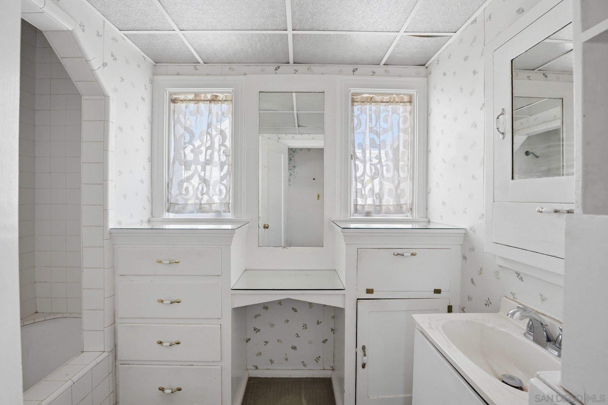 Detail Gallery Image 13 of 30 For 4715  Panorama Dr., San Diego,  CA 92116 - 2 Beds | 1 Baths