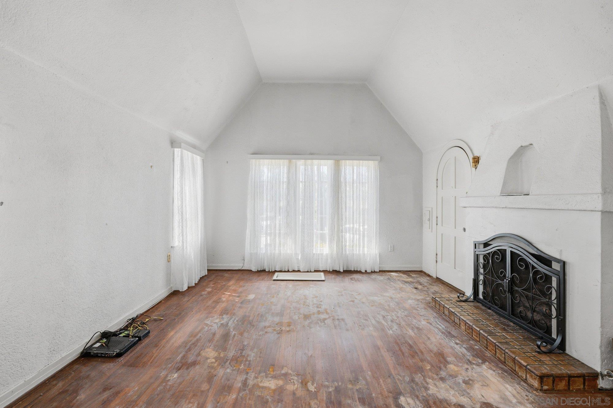 Detail Gallery Image 8 of 30 For 4715  Panorama Dr., San Diego,  CA 92116 - 2 Beds | 1 Baths