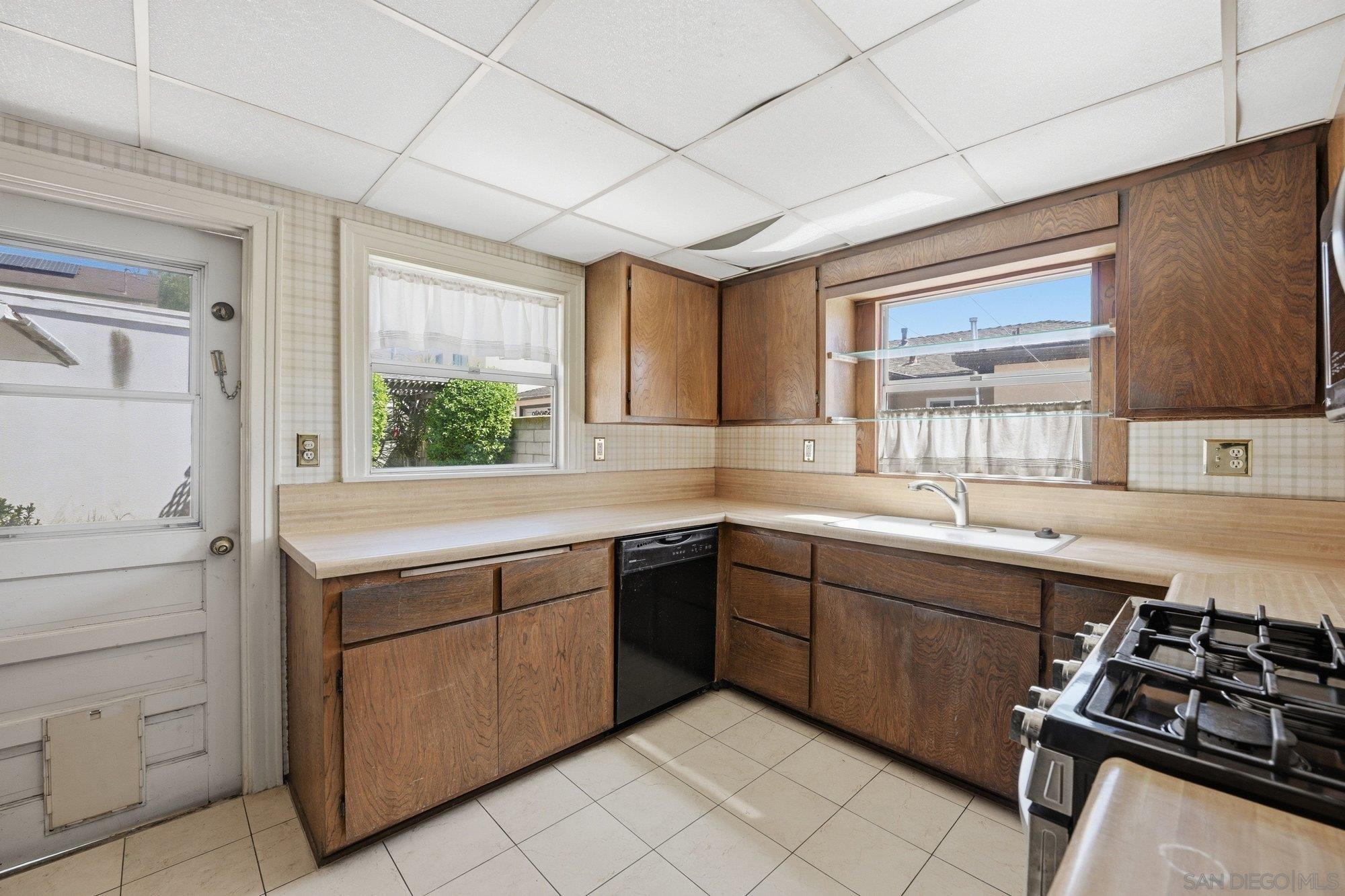 Detail Gallery Image 10 of 30 For 4715  Panorama Dr., San Diego,  CA 92116 - 2 Beds | 1 Baths