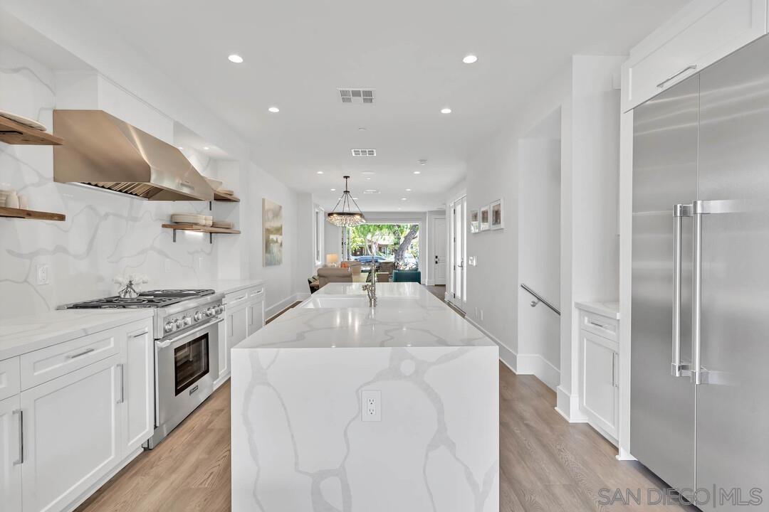 Detail Gallery Image 11 of 52 For 914  B Ave, Coronado,  CA 92118 - 5 Beds | 4/1 Baths