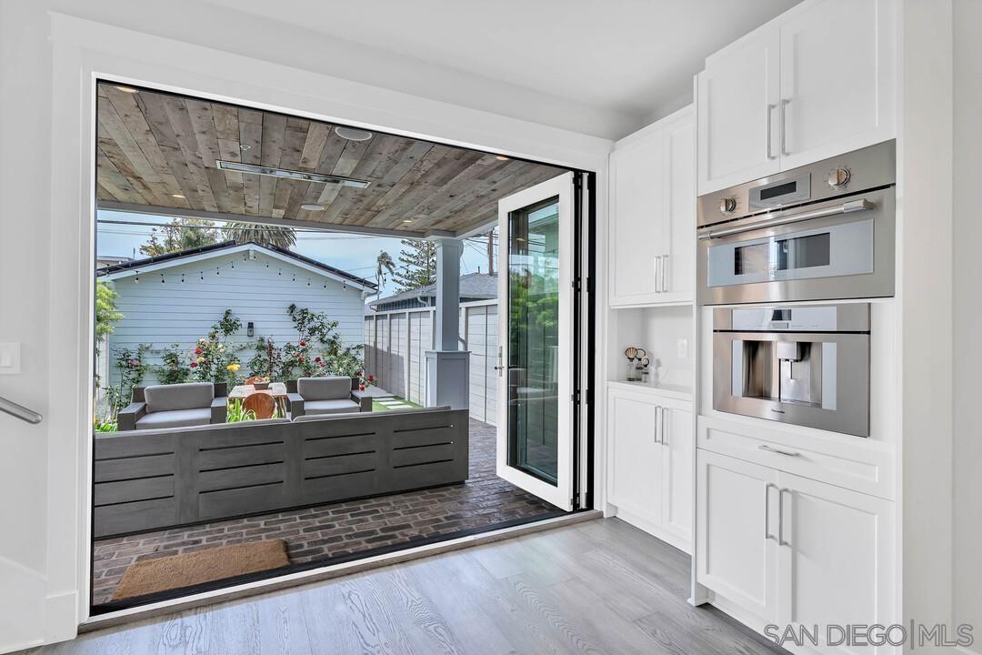 Detail Gallery Image 14 of 52 For 914  B Ave, Coronado,  CA 92118 - 5 Beds | 4/1 Baths