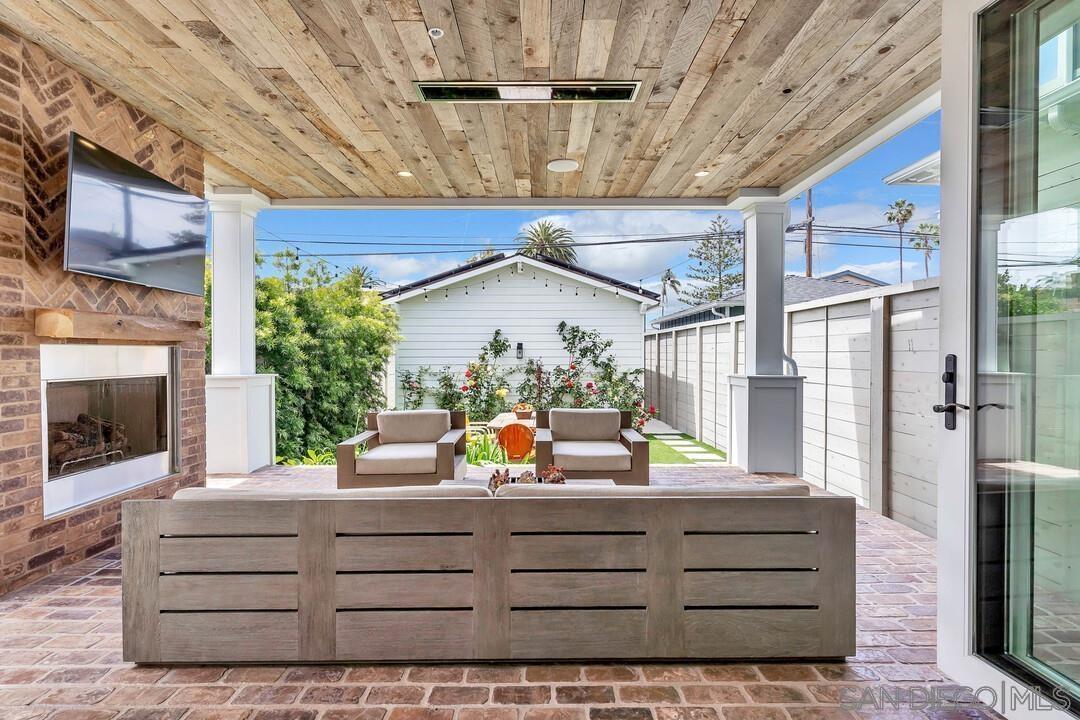 Detail Gallery Image 15 of 52 For 914  B Ave, Coronado,  CA 92118 - 5 Beds | 4/1 Baths