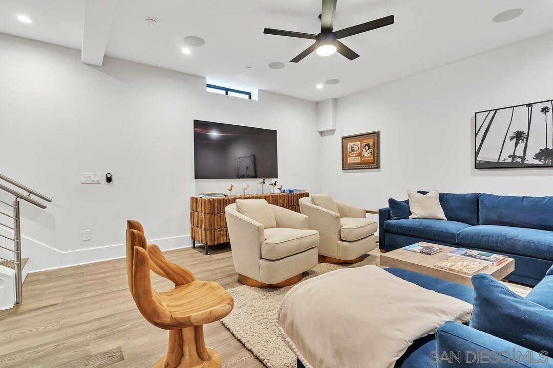 Detail Gallery Image 23 of 52 For 914  B Ave, Coronado,  CA 92118 - 5 Beds | 4/1 Baths