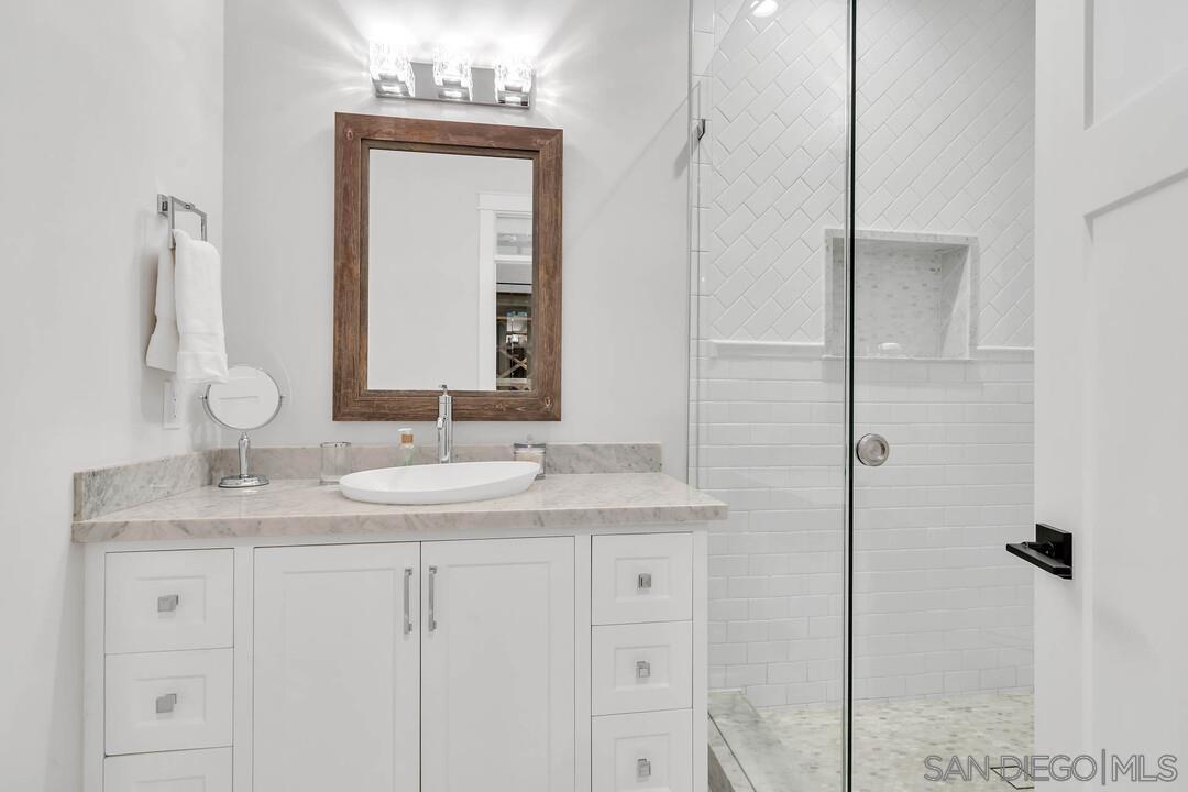 Detail Gallery Image 28 of 52 For 914  B Ave, Coronado,  CA 92118 - 5 Beds | 4/1 Baths